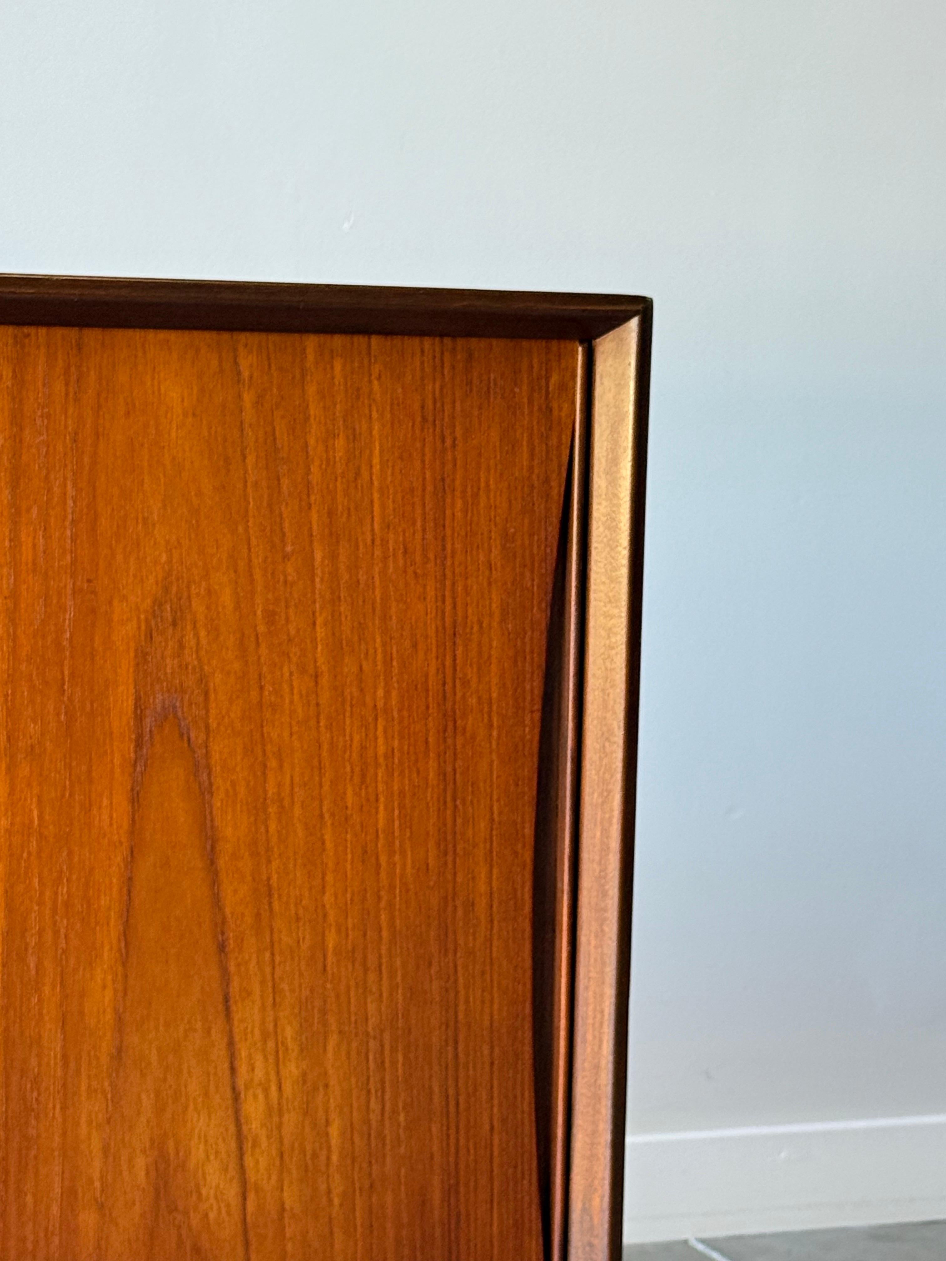 Credenza svedese di metà secolo in vendita 4