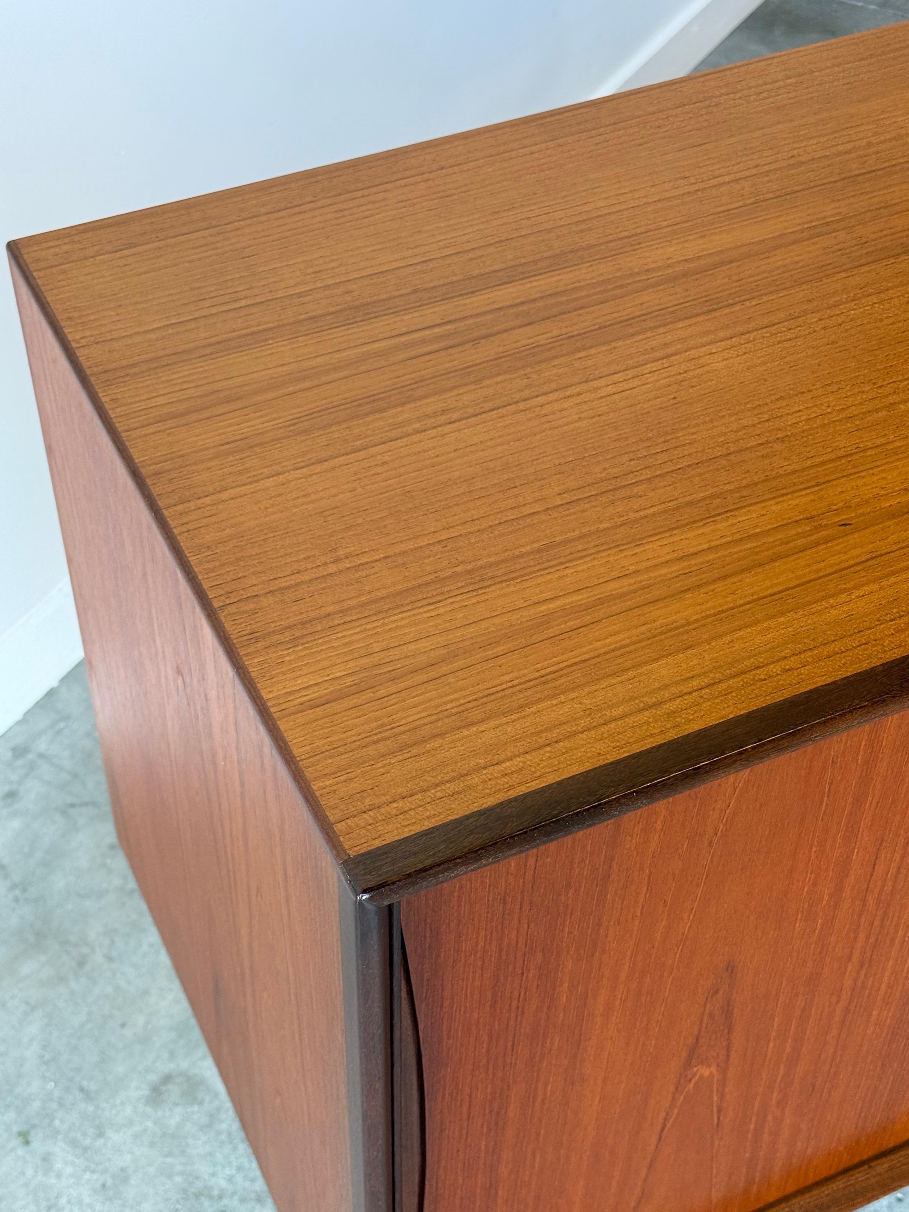 Credenza svedese di metà secolo in vendita 5