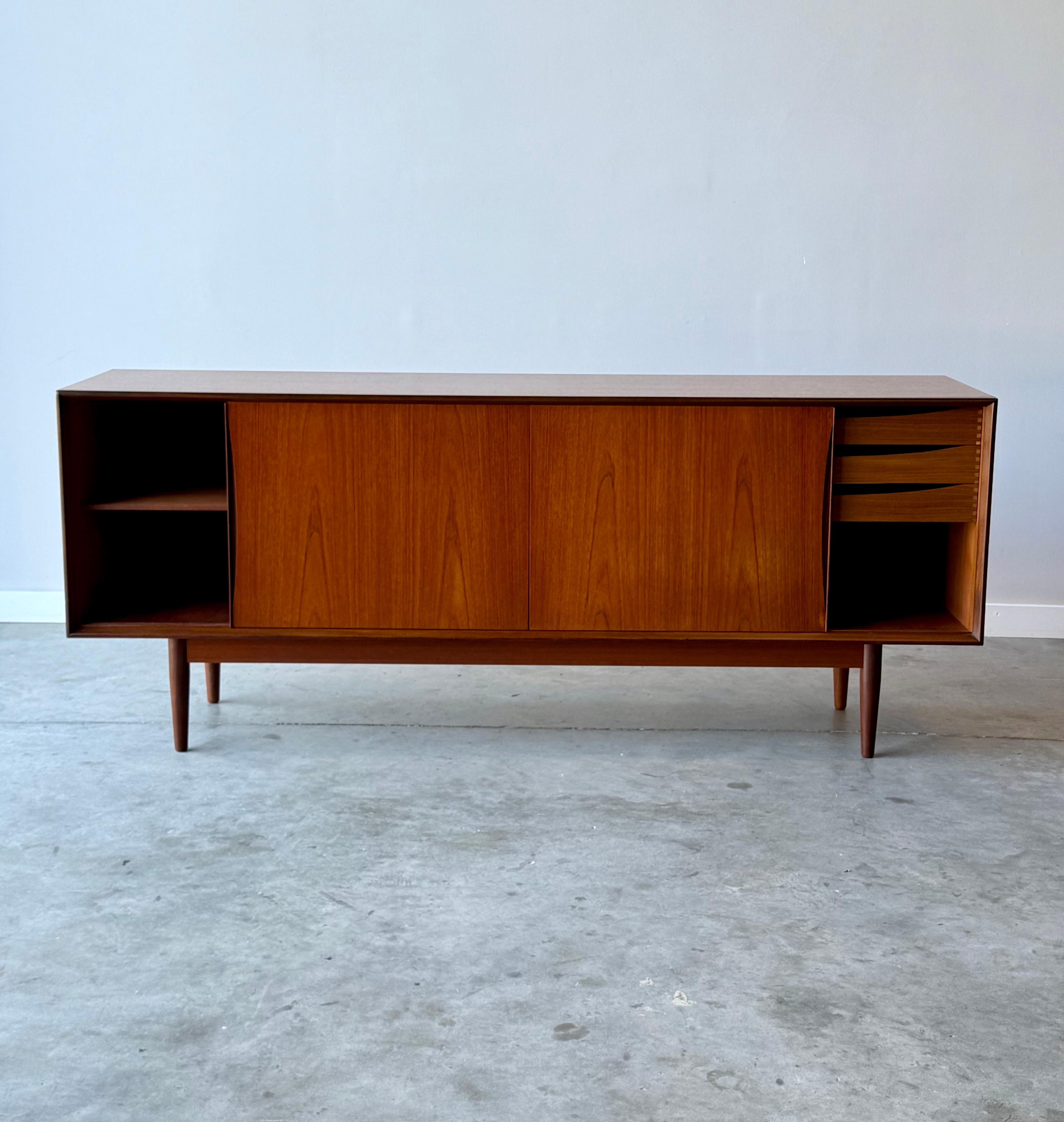 Credenza svedese di metà secolo in vendita 7