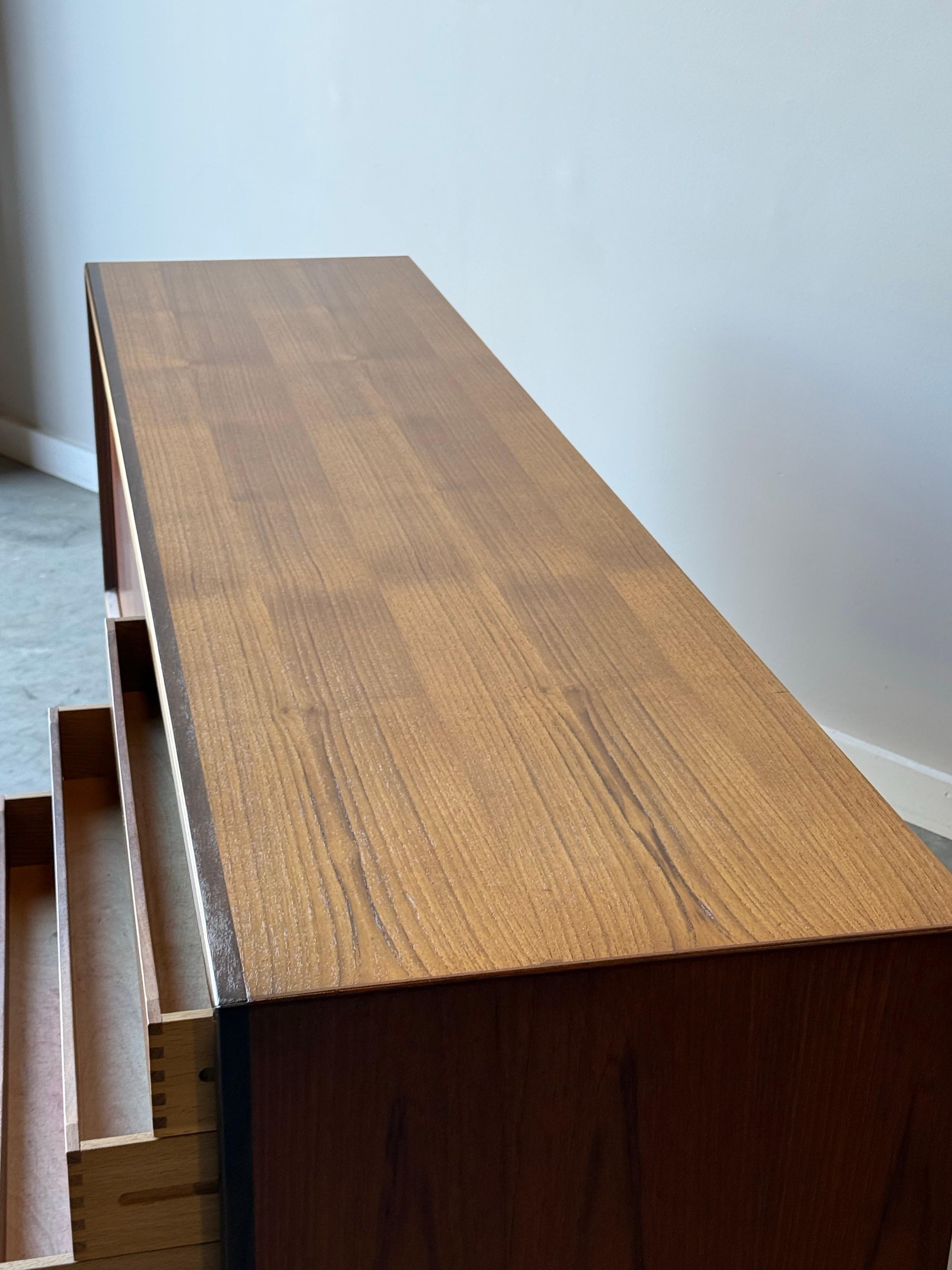 Credenza svedese di metà secolo in vendita 10
