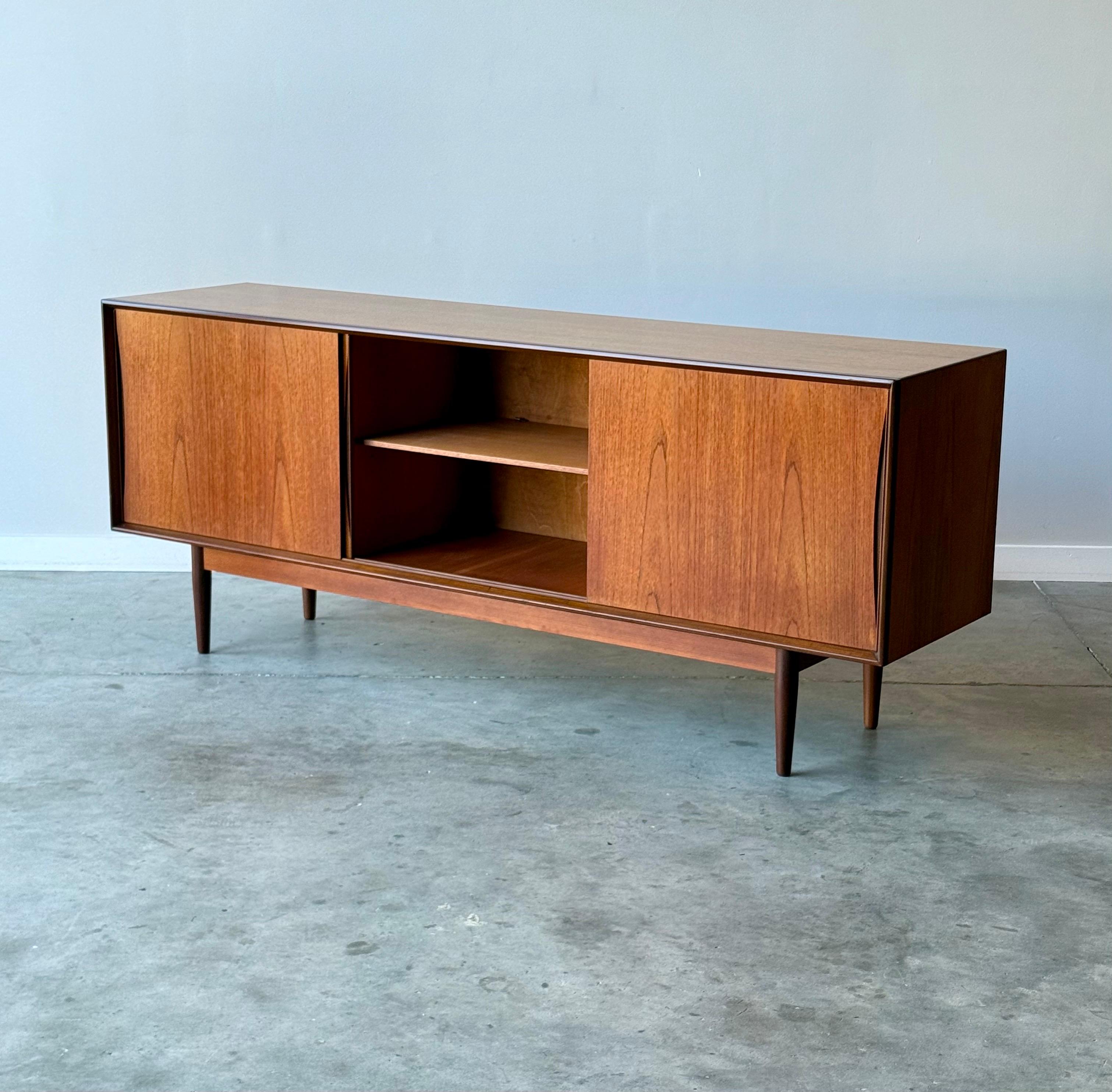 Credenza svedese di metà secolo in vendita 11
