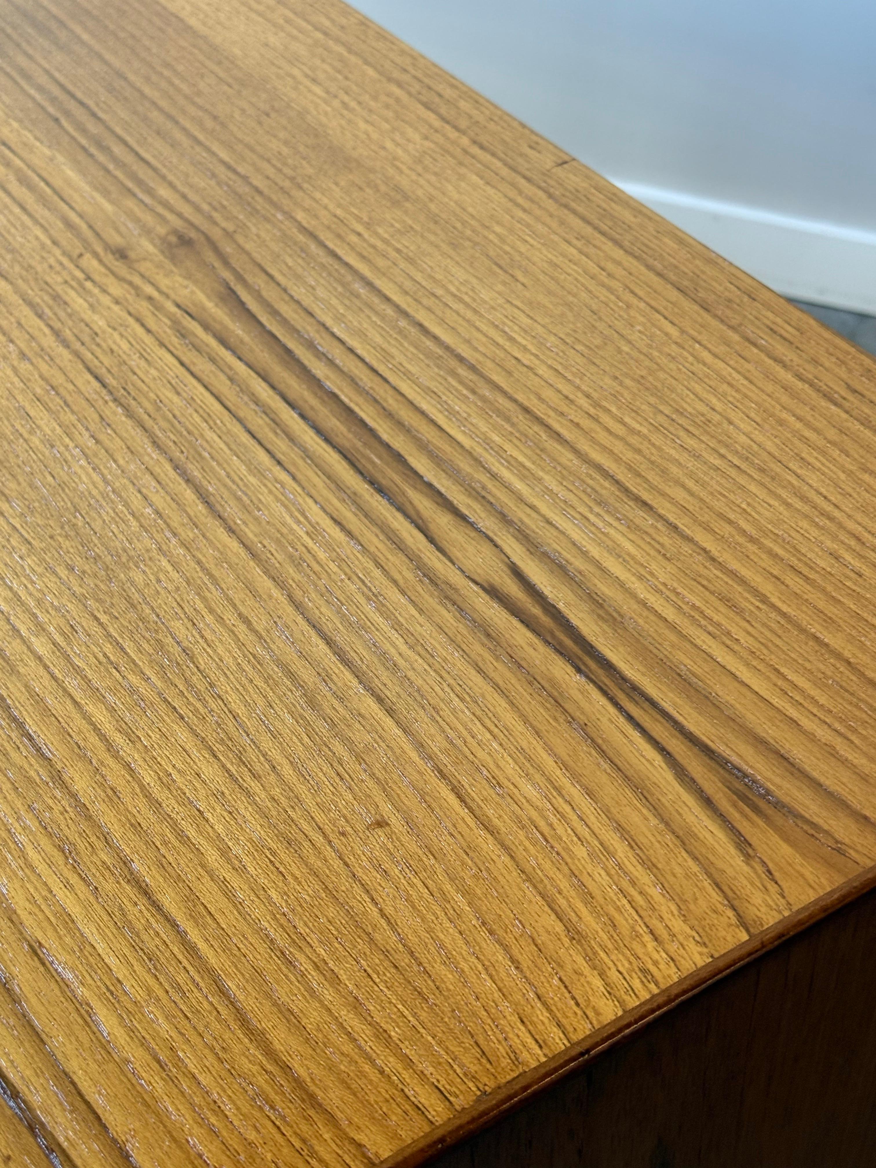 Credenza svedese di metà secolo In condizioni buone in vendita a Raleigh, NC