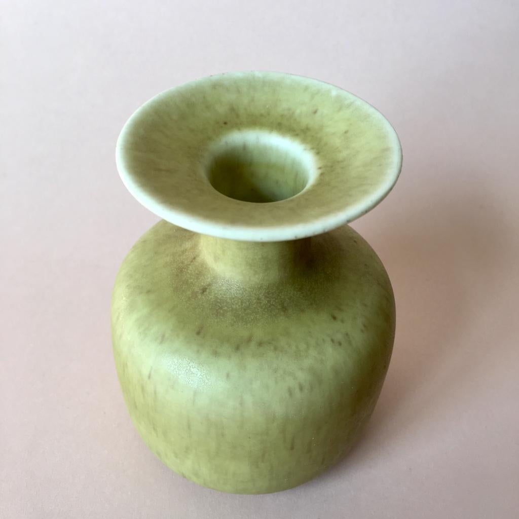 Midcentury Swedish Small Ceramic Vase by Gunnar Nylund for Rorstrand In Good Condition For Sale In Riga, Latvia