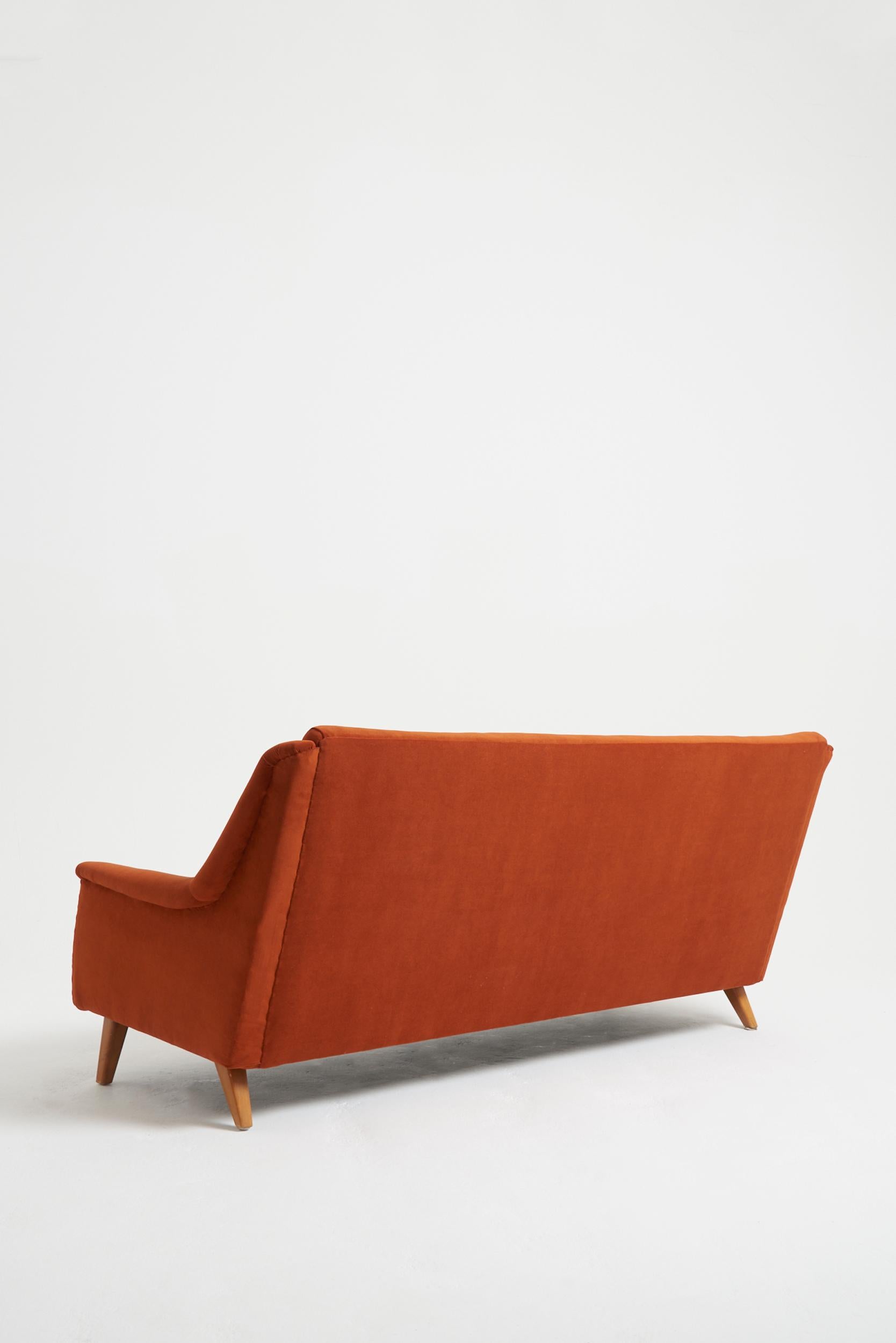 Schwedisches Sofa aus der Mitte des Jahrhunderts im Zustand „Gut“ im Angebot in London, GB