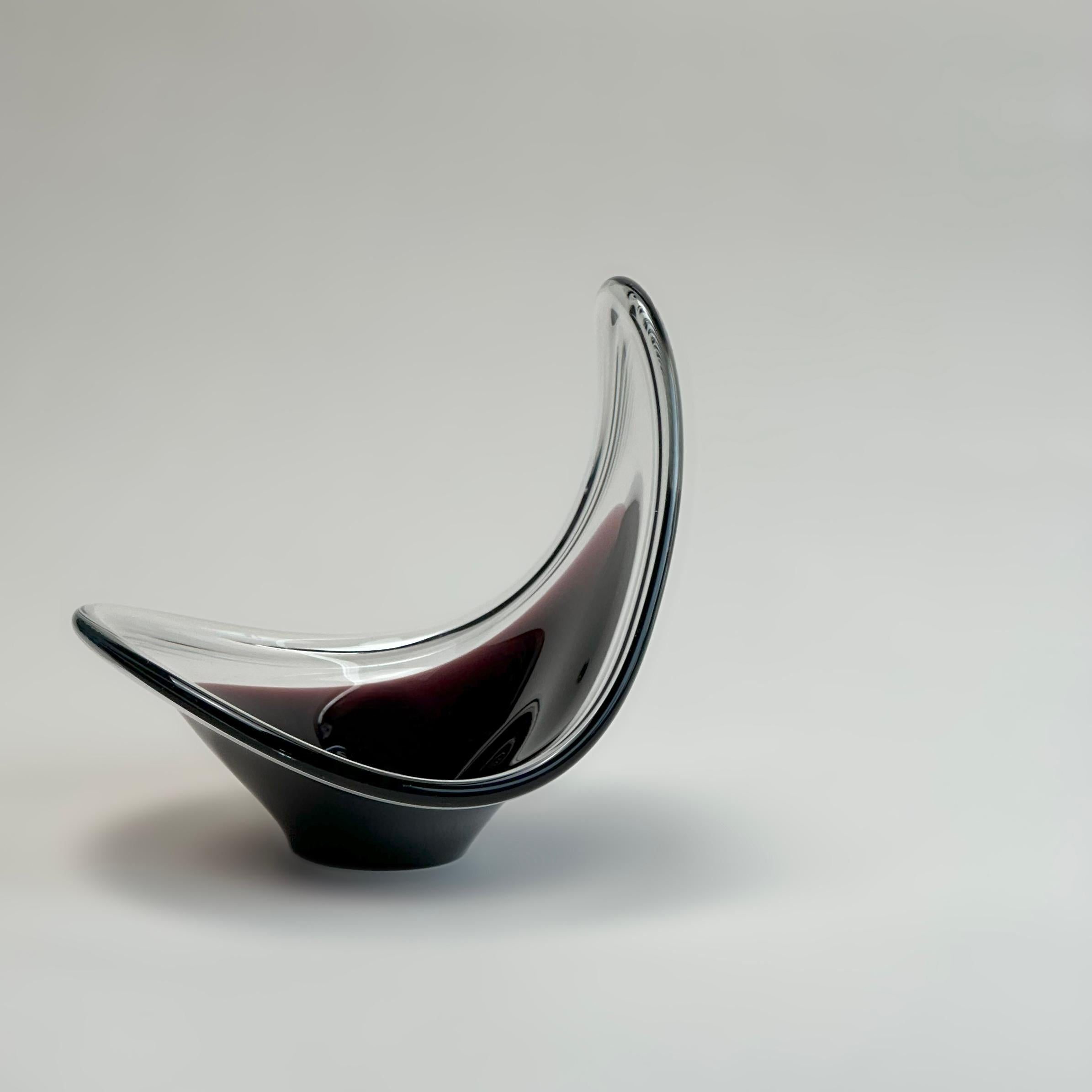 Mid-Century Modern Mid-Century Swedish Sommerso Glass Bowl, Attributed to Paul Kedelv for Flygfors For Sale