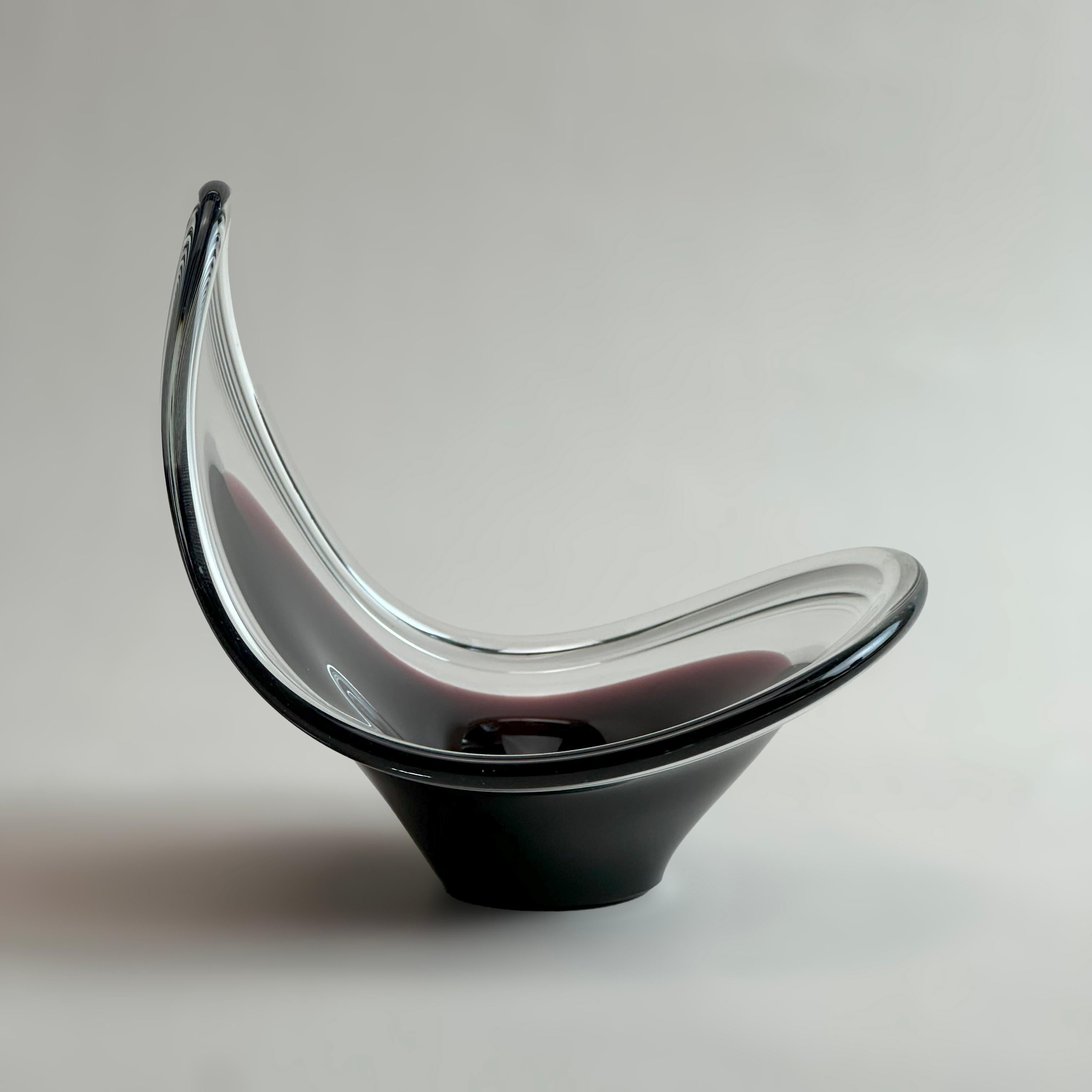 Hand-Crafted Mid-Century Swedish Sommerso Glass Bowl, Attributed to Paul Kedelv for Flygfors For Sale