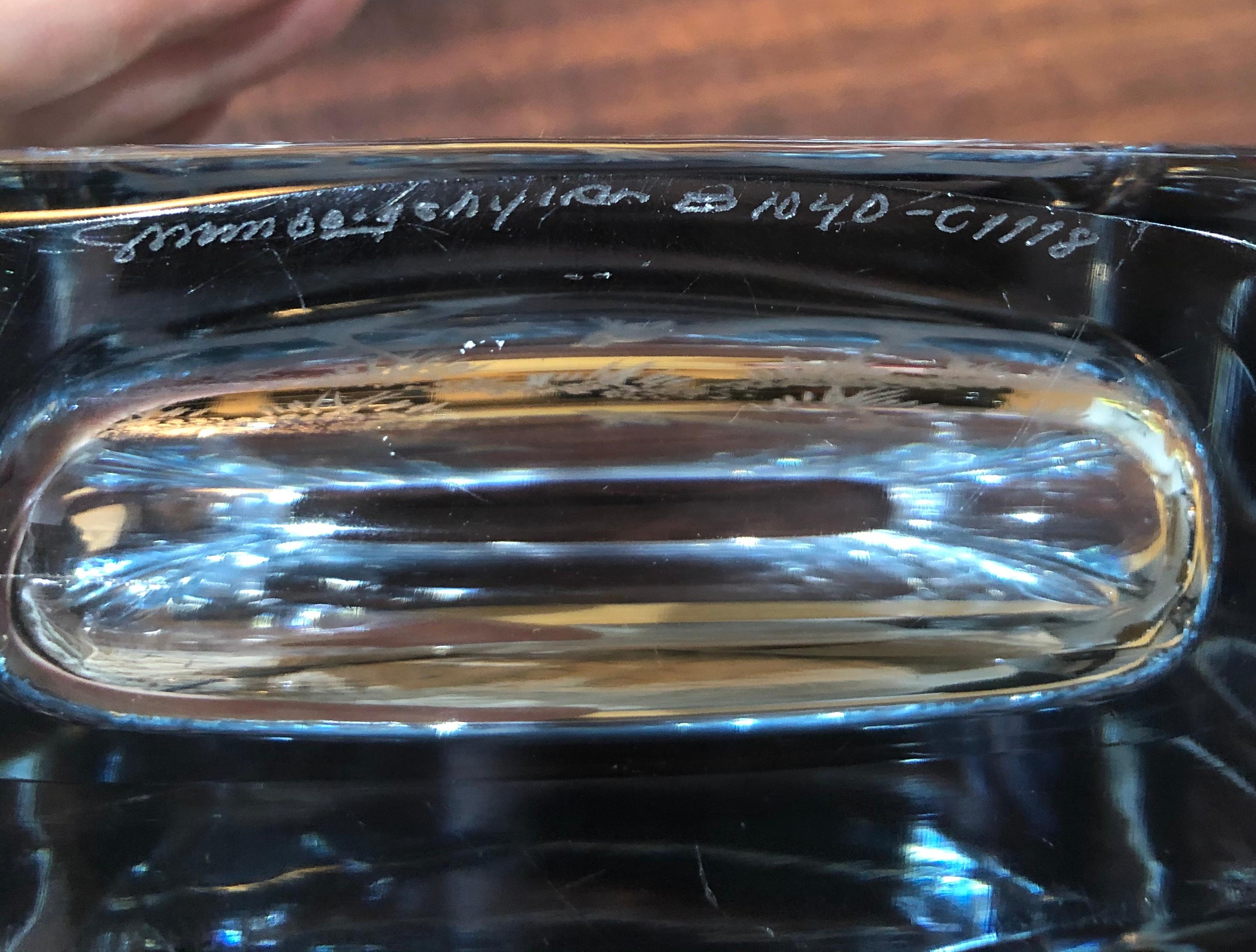 Vaso in vetro artistico svedese Strombergshyttan di metà secolo, inciso con cervi, 1950 In condizioni buone in vendita a Richmond, Surrey