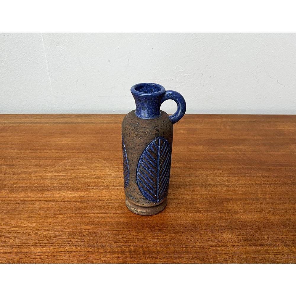 Vaso a caraffa in Studio Pottery di Laholm, 1960, in ottime condizioni. Disegnato tra il 1960 e il 1969 Questo pezzo ha un marchio di attribuzioneÈ completamente autentico 

Informazioni aggiuntive:
Materiali: Ceramica
Stili: Medioevo