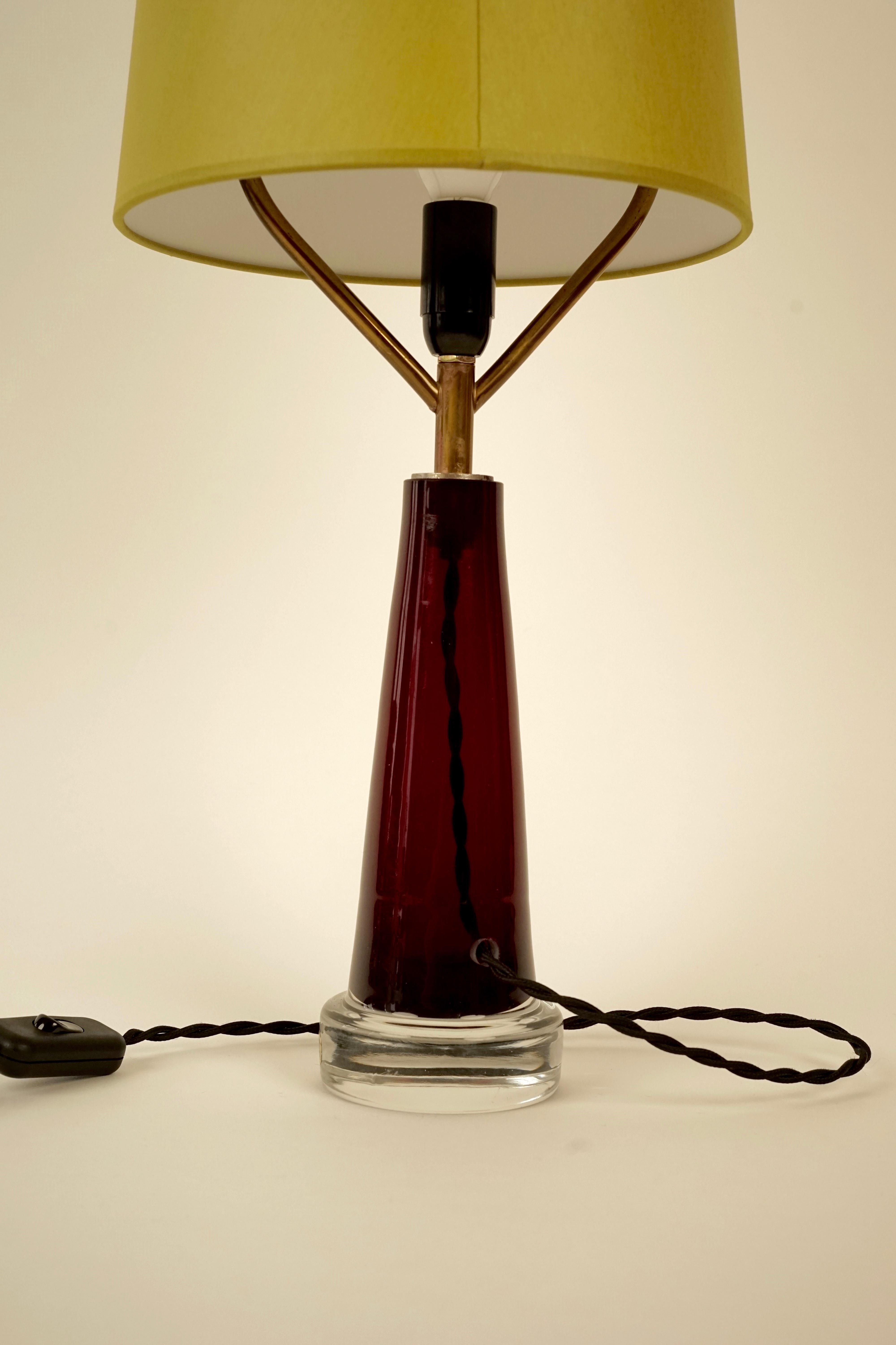 Mid Century Swedish Table Lamp with Glass Base and Green Shade In Good Condition In Vienna, Austria