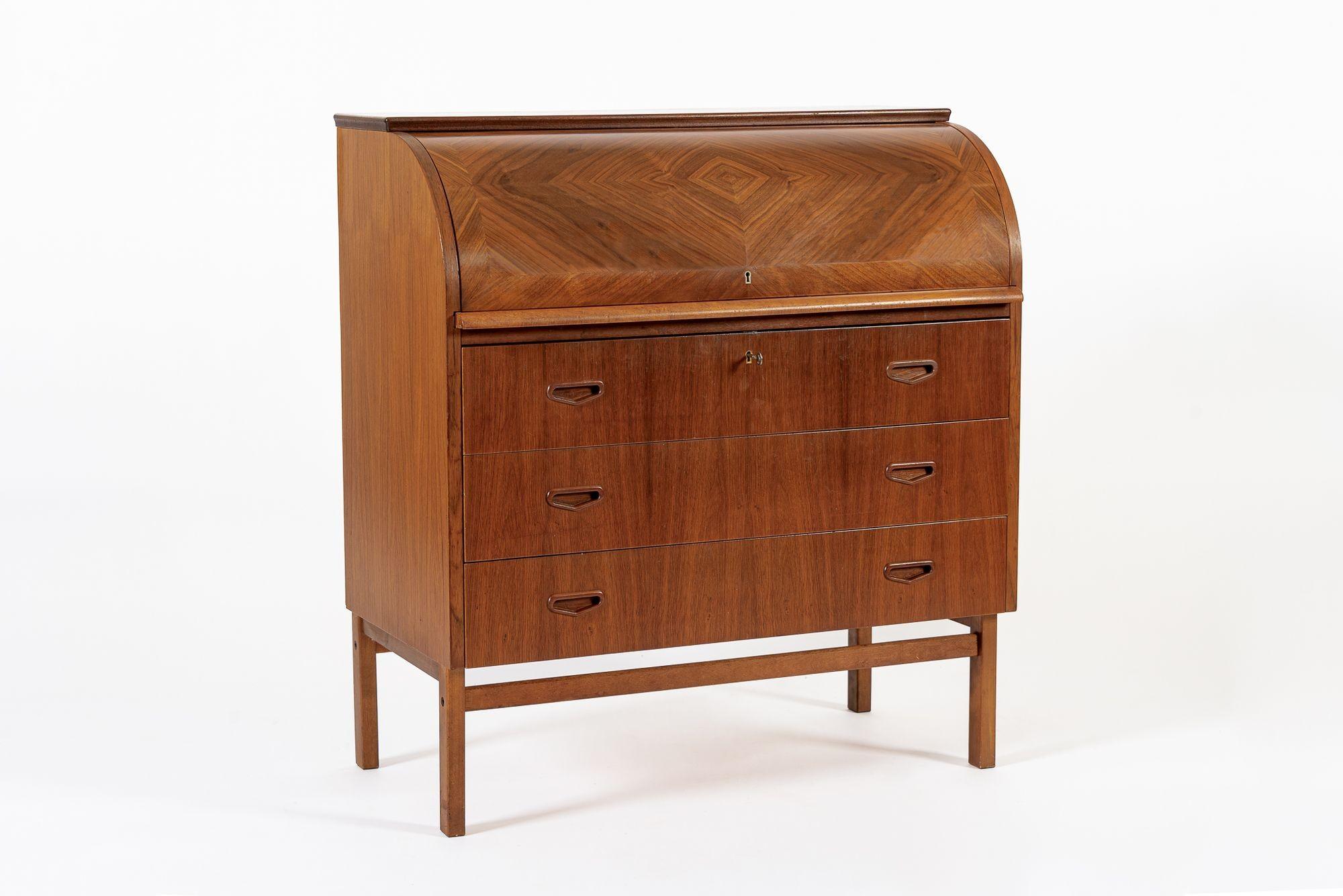 Scrivania svedese di metà secolo in teak con piano rotante di Egon Ostergaard in vendita 4