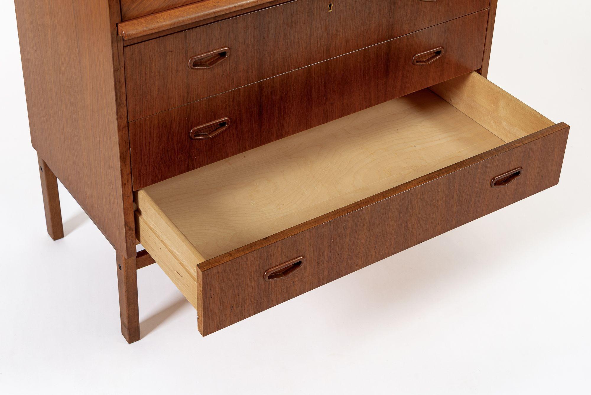 Scrivania svedese di metà secolo in teak con piano rotante di Egon Ostergaard in vendita 2