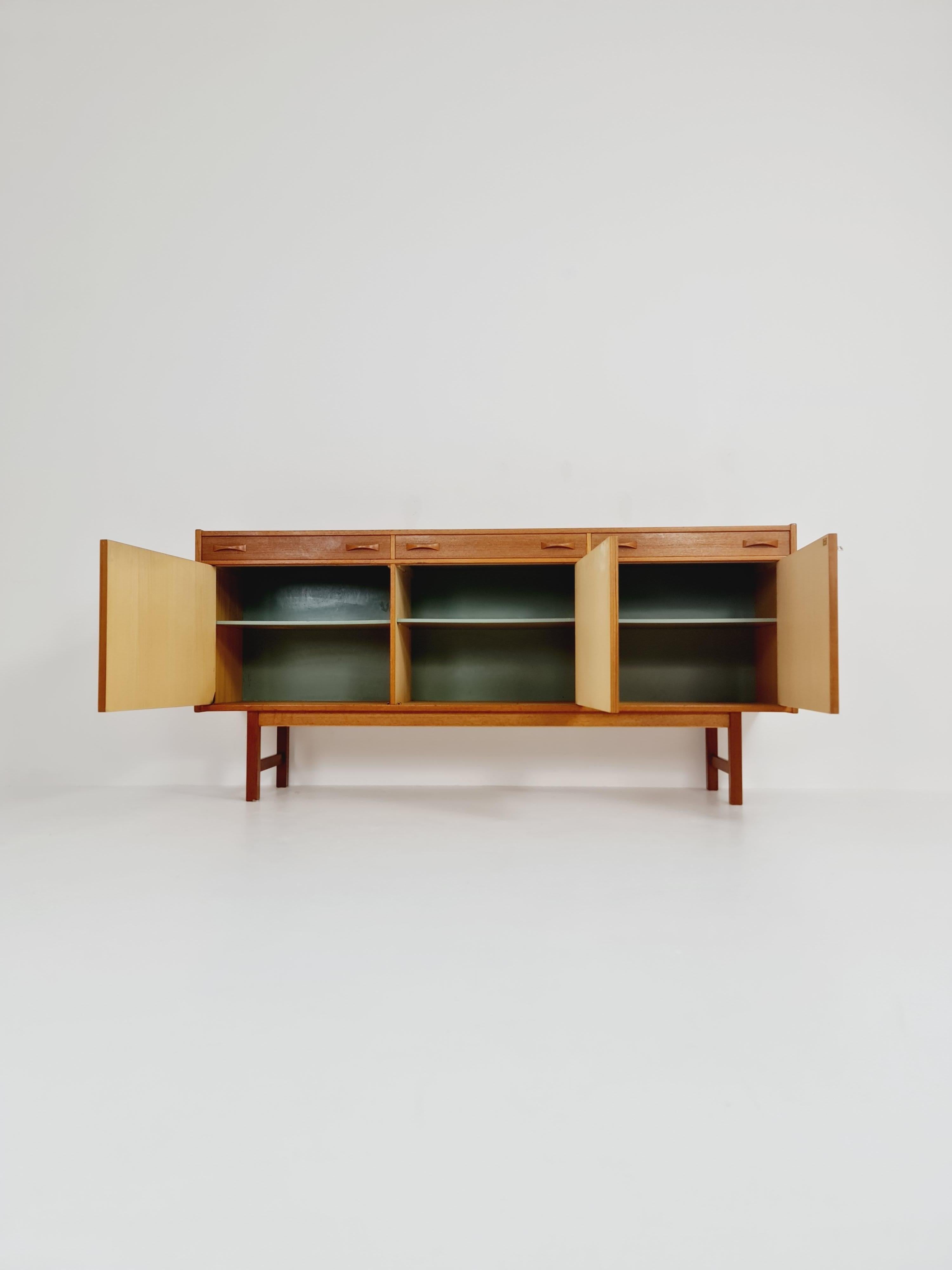 Mid century Swedish Teak Sideboard by Tage Olofsson for Ulferts, 1960s

Designer: Tage Olofssson for Ulferts 

Dimensions: 
44 D x 183 W x 88 H cm

It is in vintage condition, however, as with all vintage items some minor wear marks should be