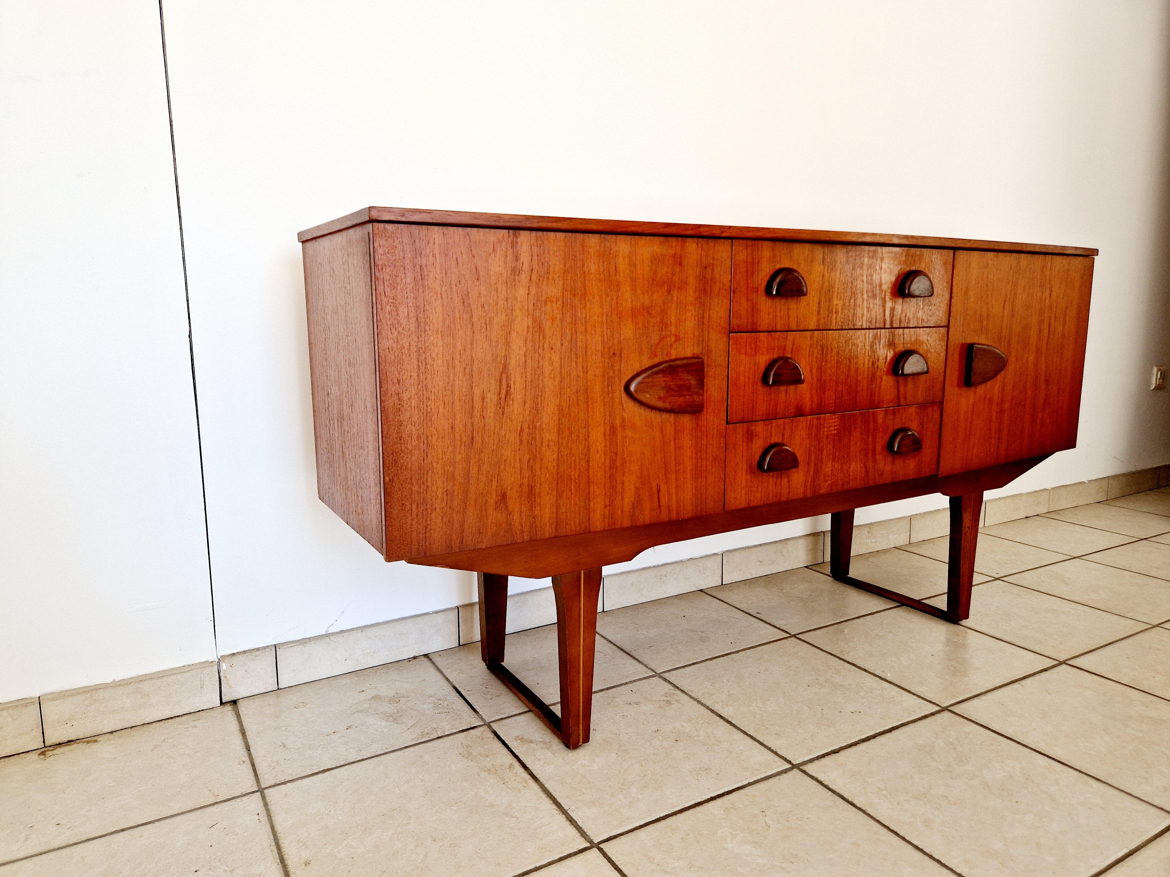 Credenza svedese di metà secolo in teak 1960 in vendita 2
