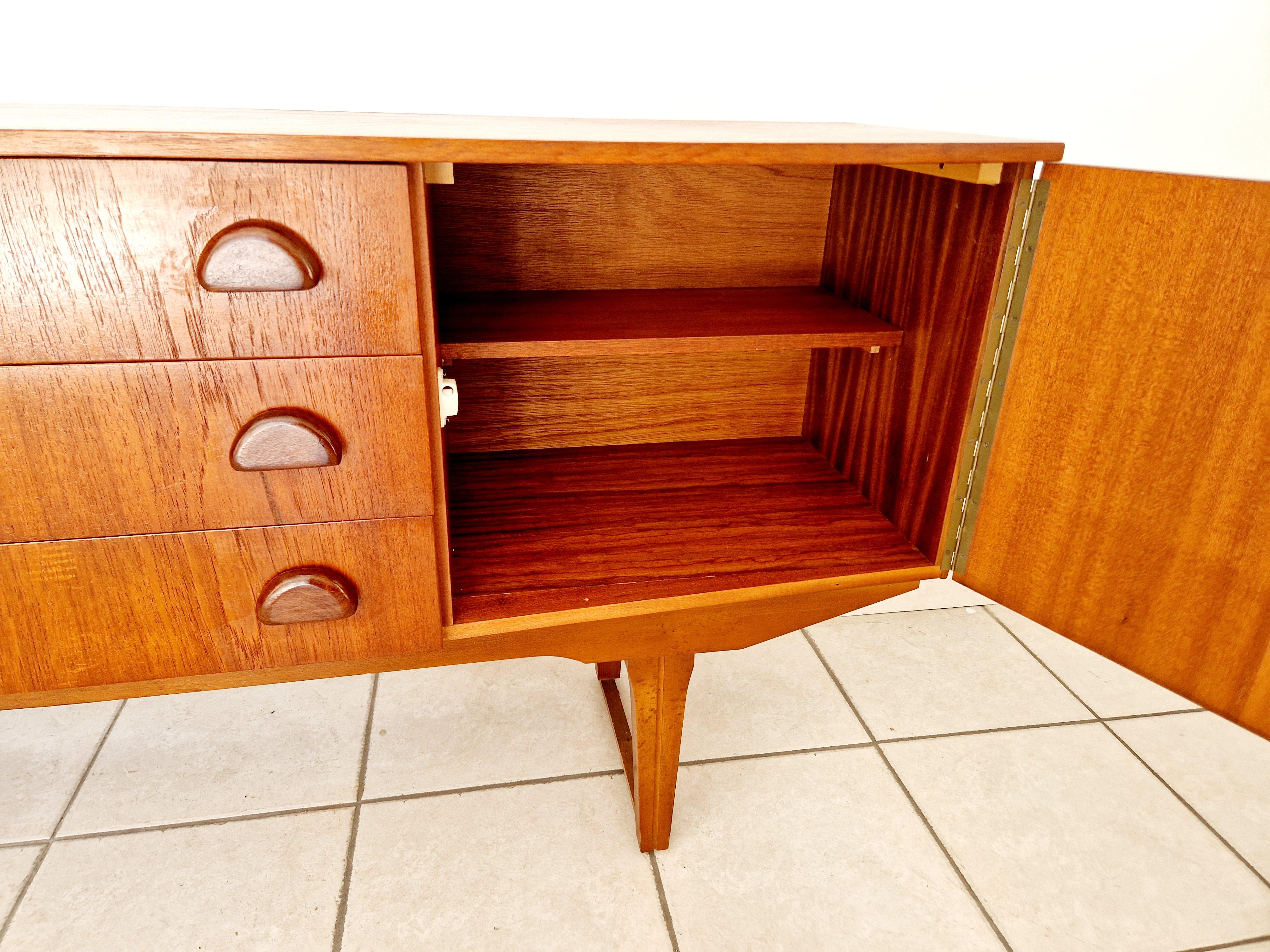 Credenza svedese di metà secolo in teak 1960 in vendita 3