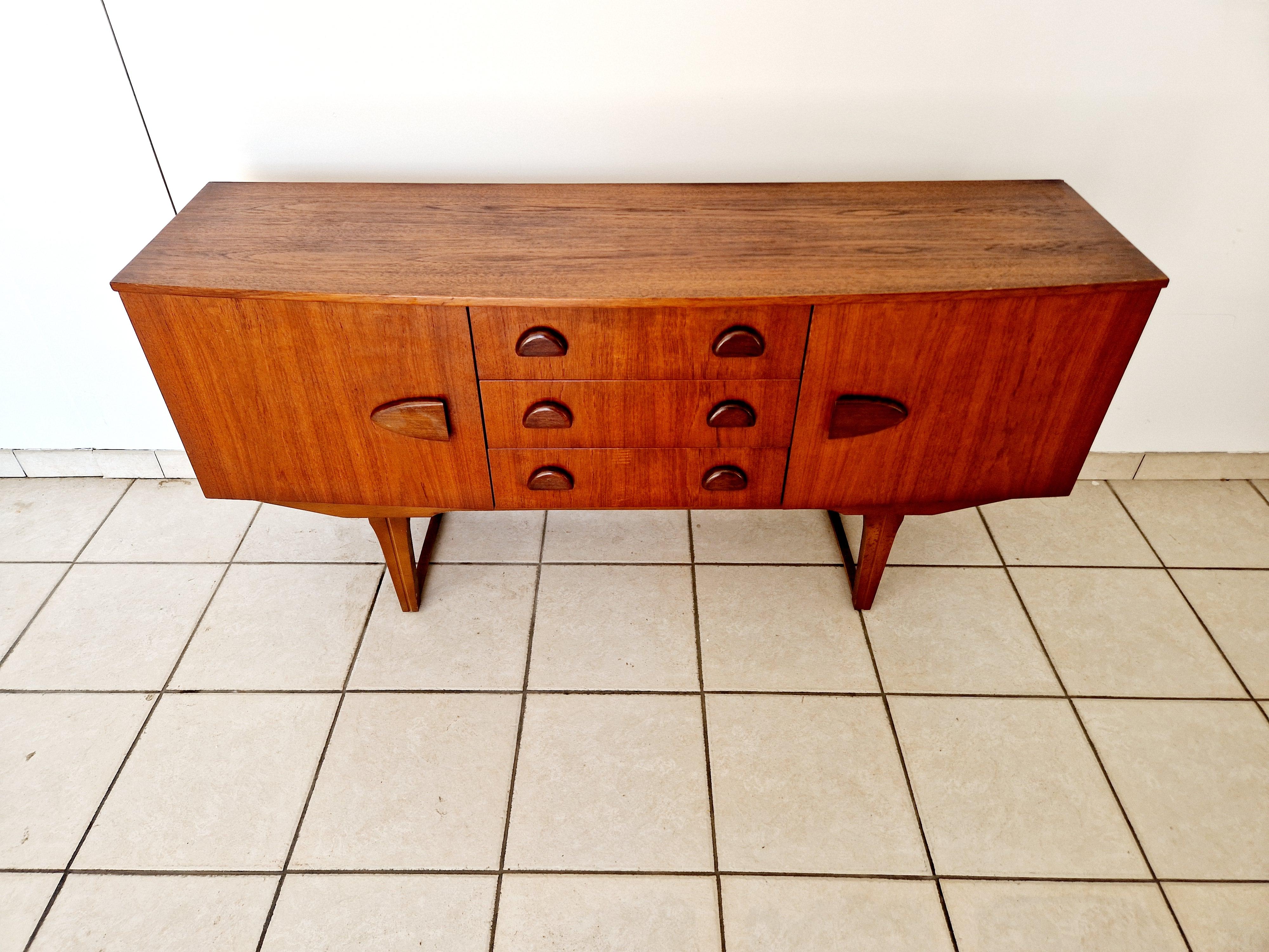 Svedese Credenza svedese di metà secolo in teak 1960 in vendita