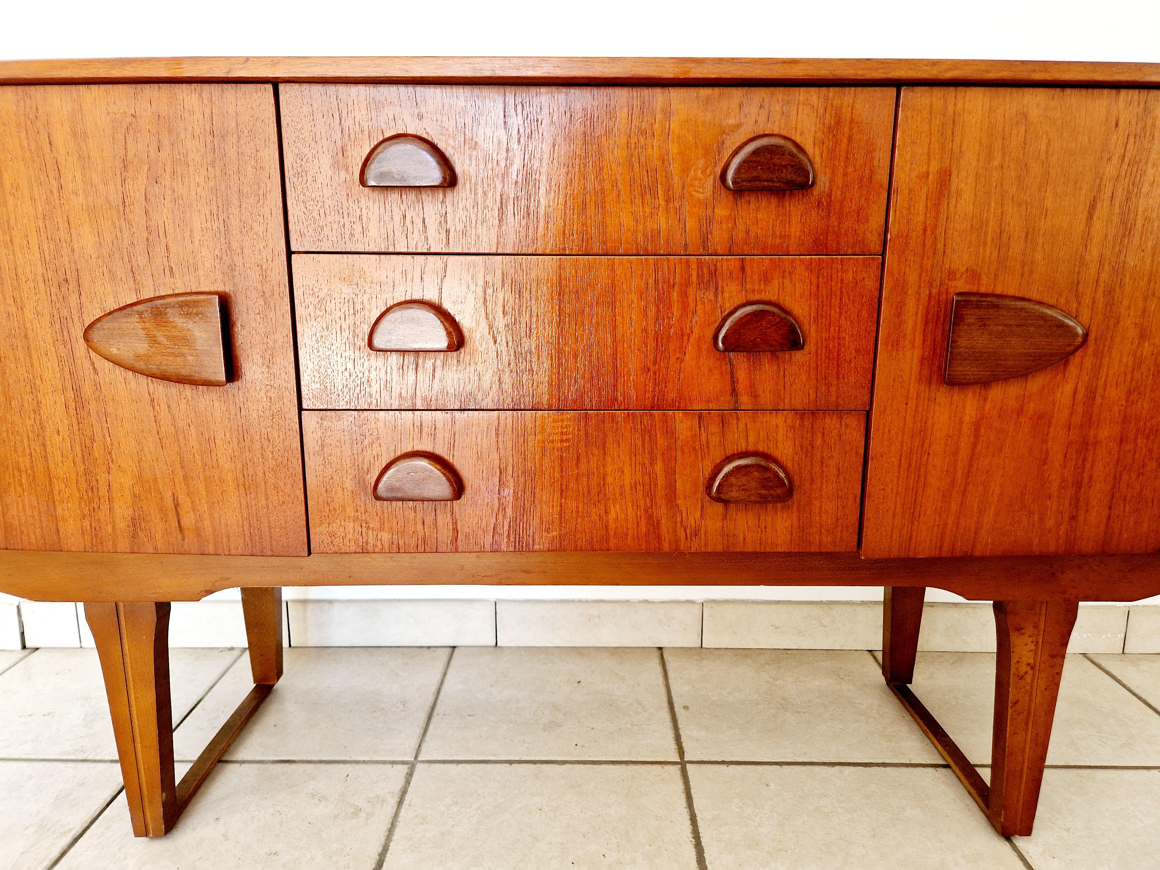 Teak Credenza svedese di metà secolo in teak 1960 in vendita