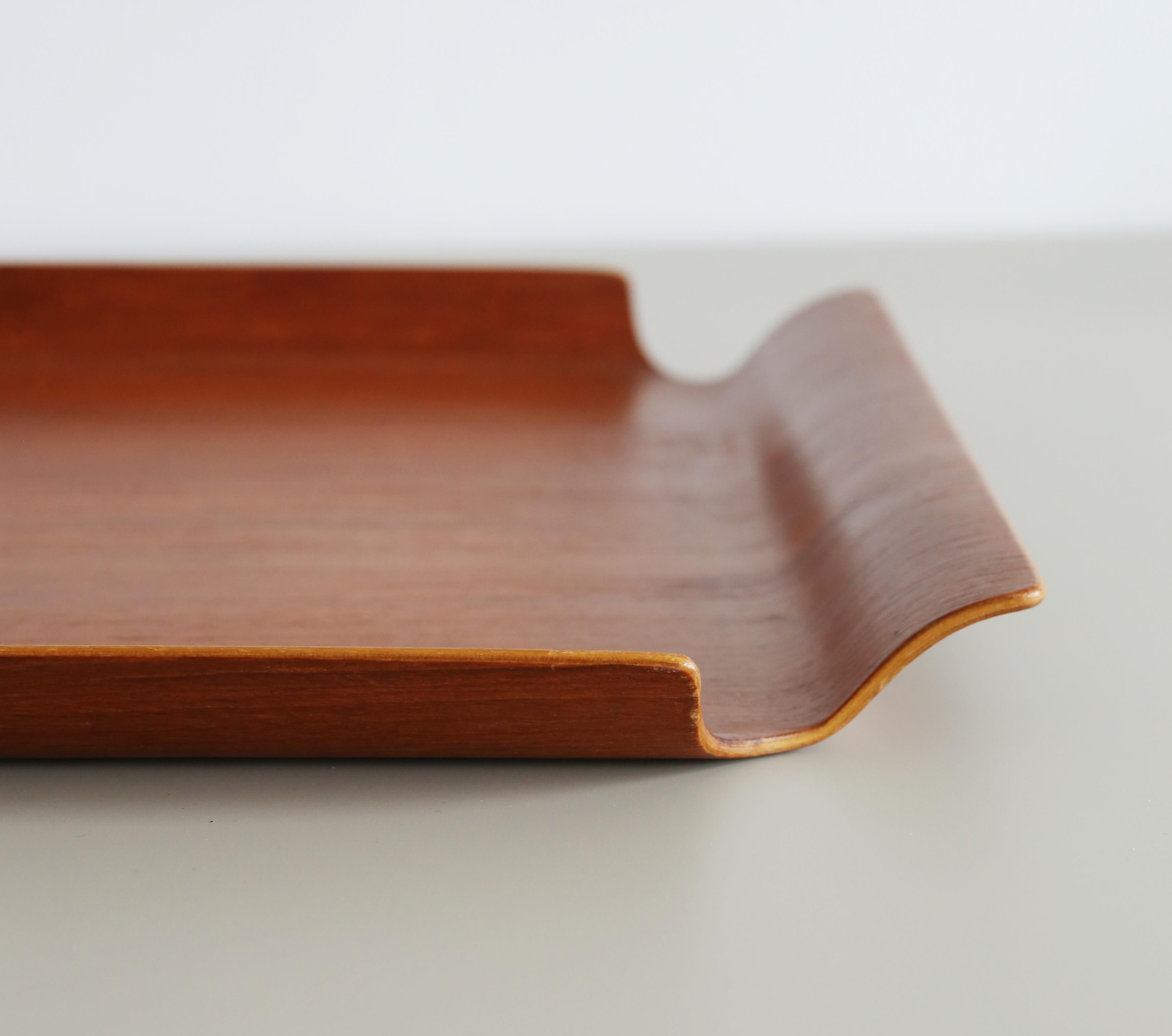 Mid Century Swedish teak tray designed by Bertil Fridhagen for Bodafors In Good Condition For Sale In London, GB