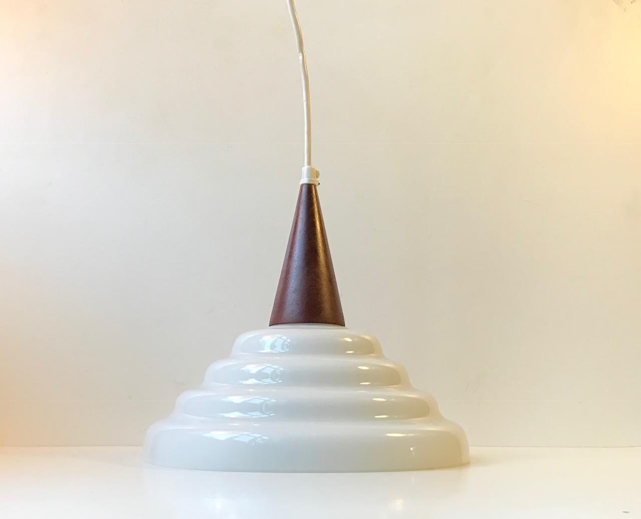- Curvy Swedish ceiling light in fluted white opaline glass with a top in solid teak
- Design in a style reminiscent of Lisa Johansson-Pape's works
- It is fitted with an E27 light bulb
- 3 meters new white wire and it is in working order.