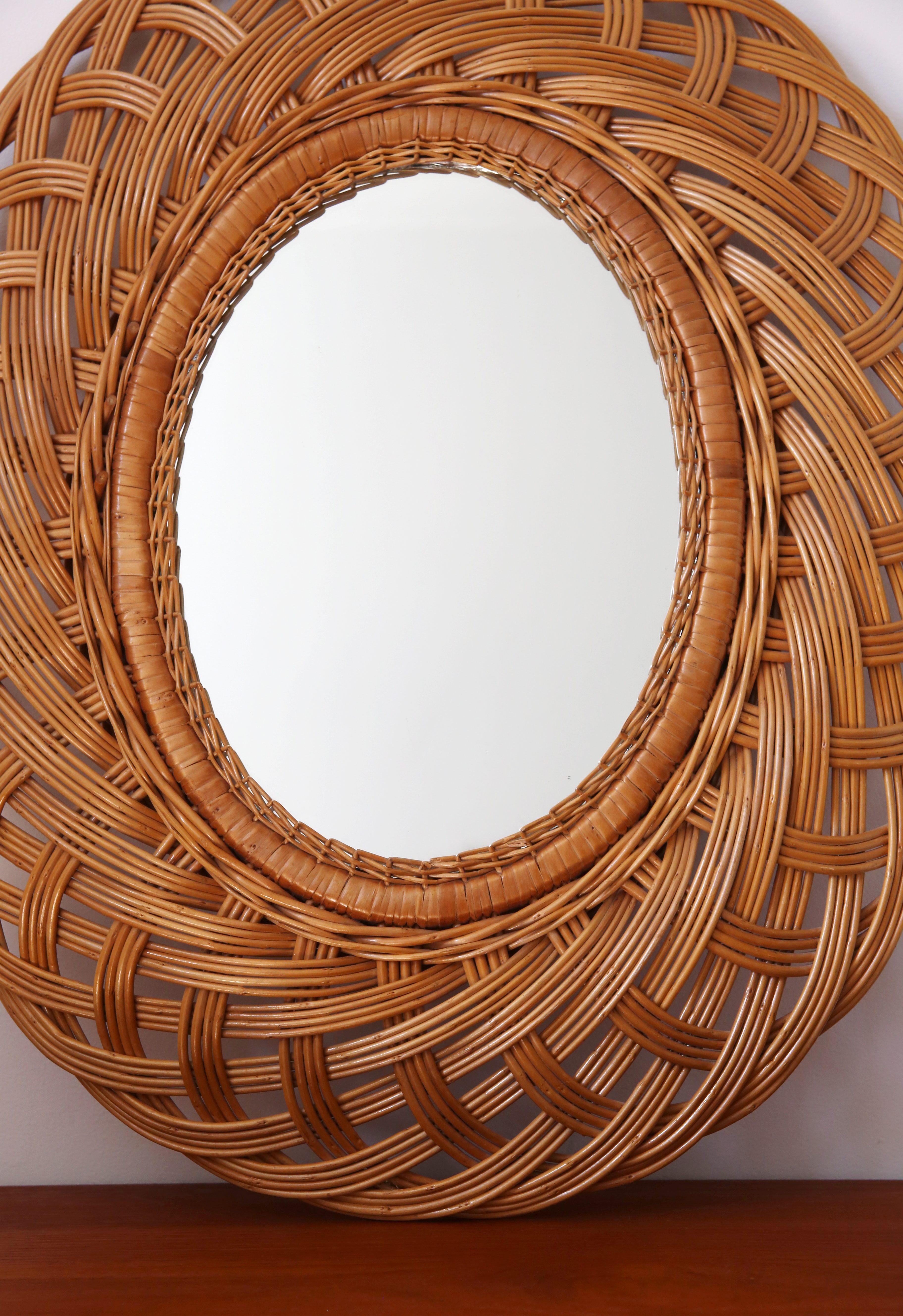 Schwedischer ovaler Spiegel aus Korbgeflecht aus der Mitte des Jahrhunderts (Gewebt) im Angebot