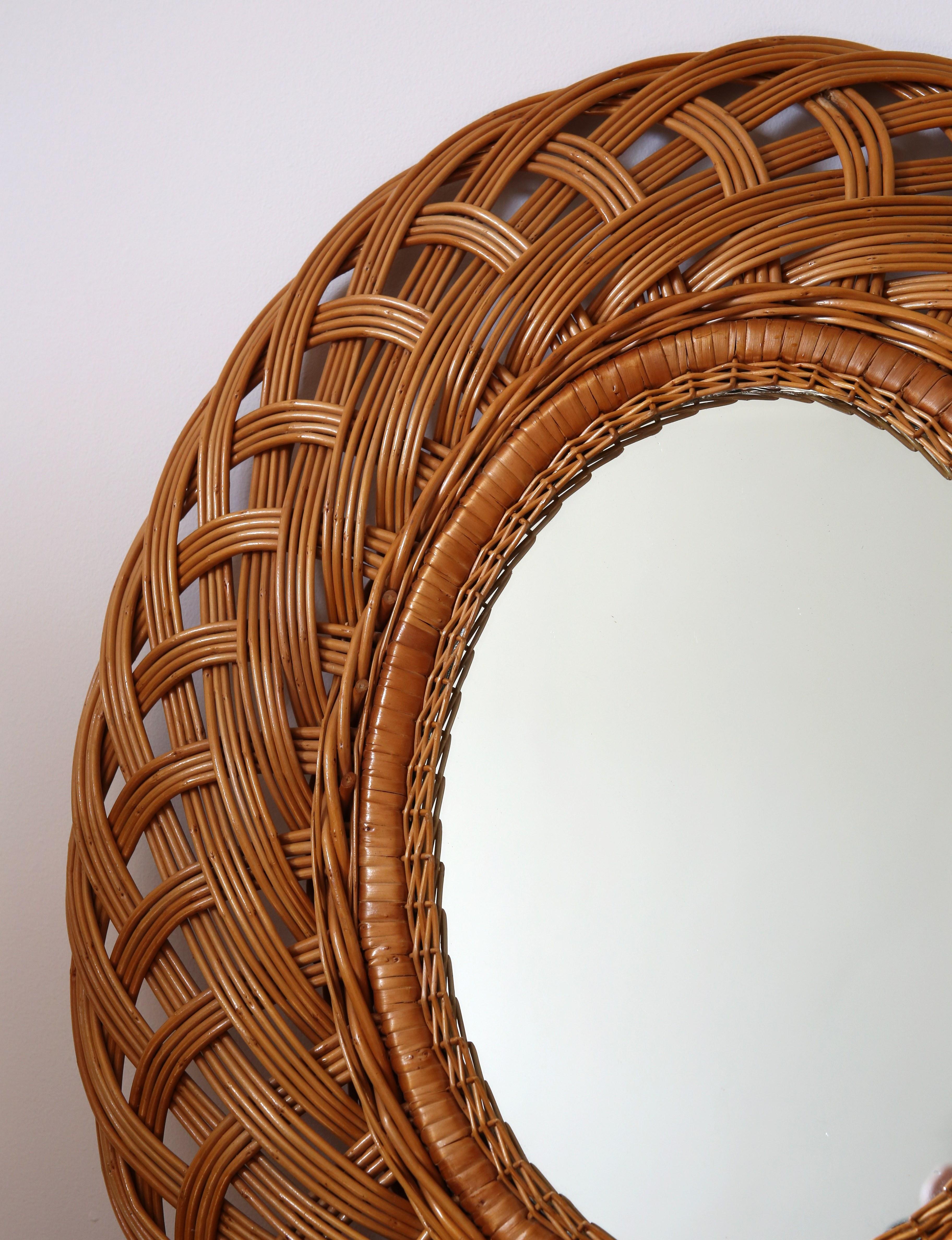 Mid Century Swedish wicker oval mirror In Good Condition For Sale In London, GB