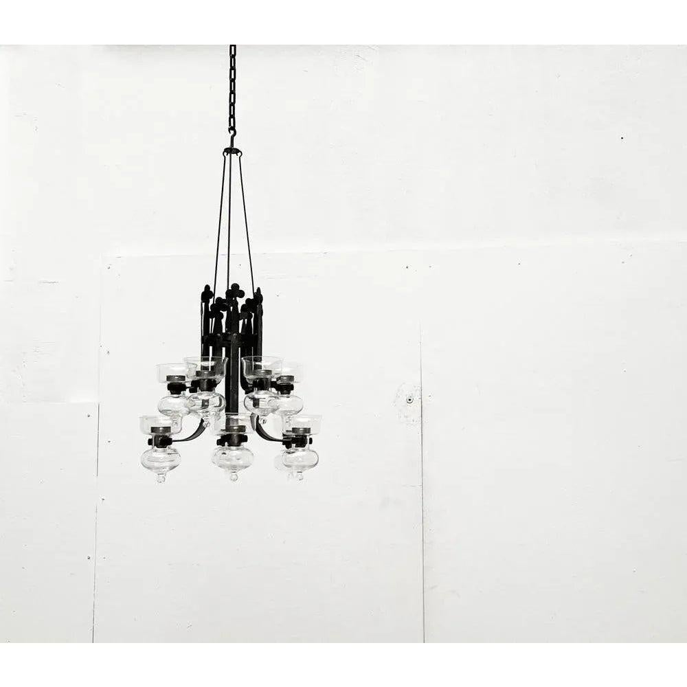 Candelabro sueco de hierro forjado y cristal de mediados de siglo, años 60 en venta 1