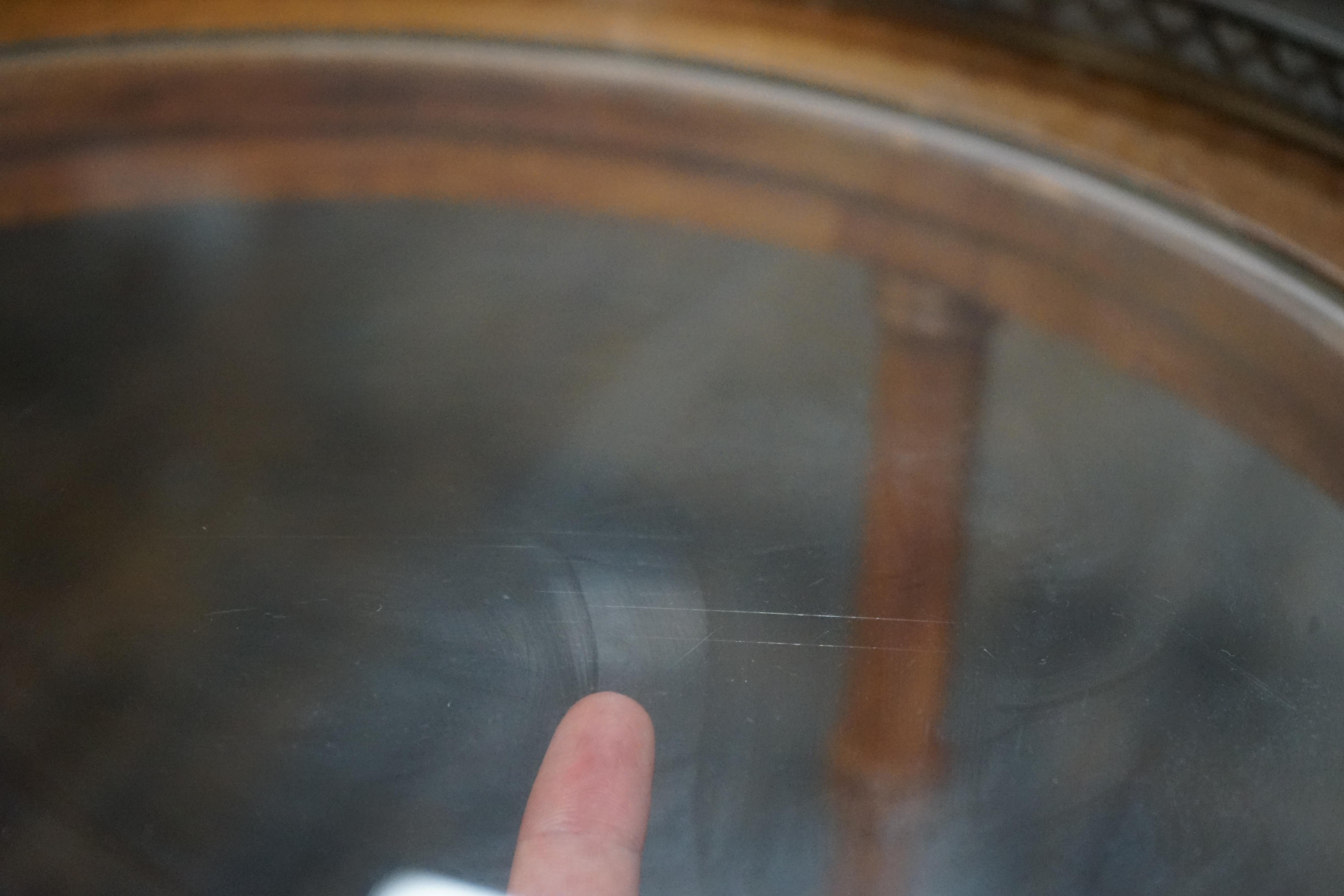 Table d'appoint ronde Sweetheart du milieu du siècle avec plateau inférieur cannelé Bon état - En vente à Chicago, IL