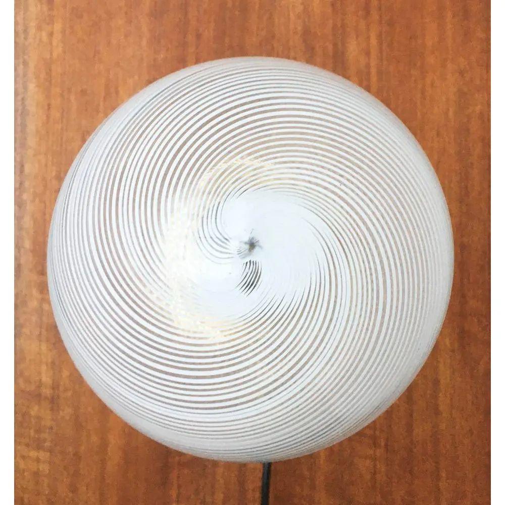Lámpara de sobremesa de cristal arremolinado de mediados de siglo, años 60 en venta 3