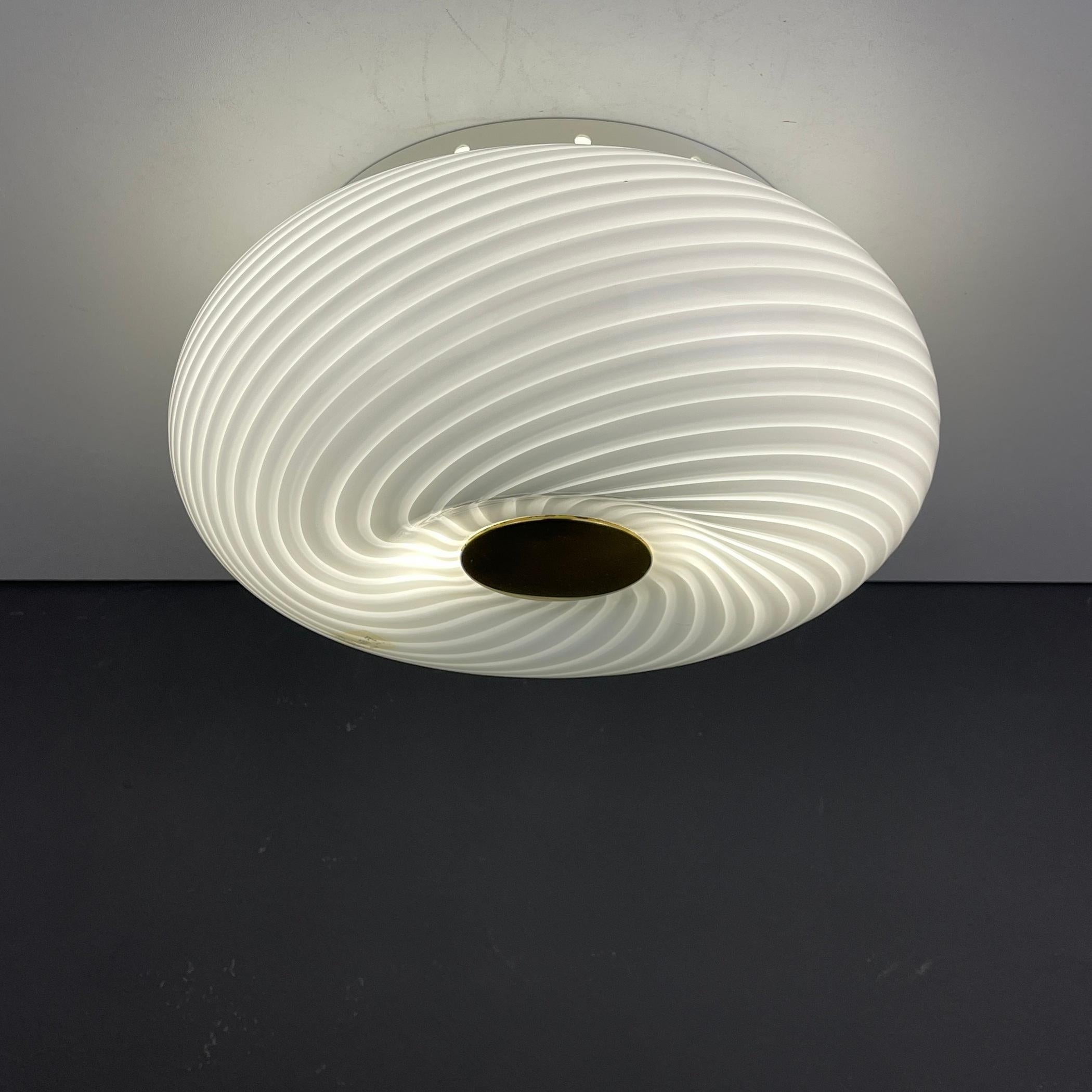 Midcentury Swirl Murano Glass Lamp Vetri Murano 048 by Leucos, Italy, 1970s In Good Condition For Sale In Miklavž Pri Taboru, SI