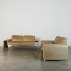 1970er Schweizer Ledersofas:: ein Paar