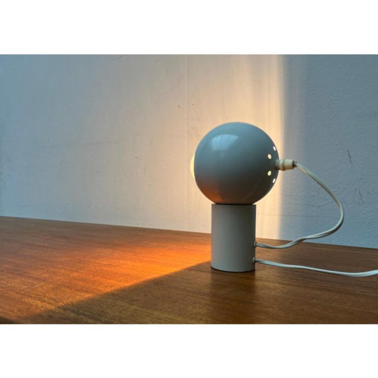 Lampe de table magnétique suisse minimaliste de l'ère spatiale, années 1960 Excellent état - En vente à Hamburg, DE