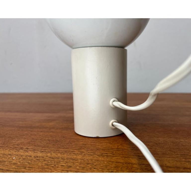 Lampe de table magnétique suisse minimaliste de l'ère spatiale, années 1960 en vente 1