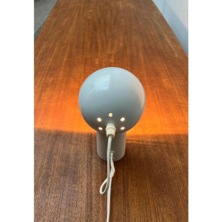 Lampe de table magnétique suisse minimaliste de l'ère spatiale, années 1960 en vente 2