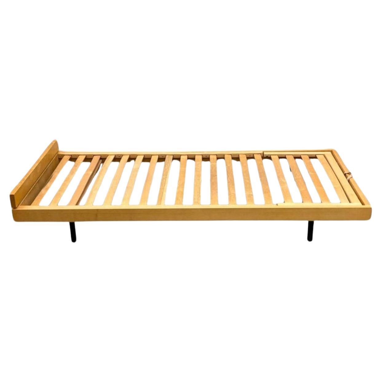 Mid century Swiss Modern Beech Blonde articulating Daybed by Holma For Sale