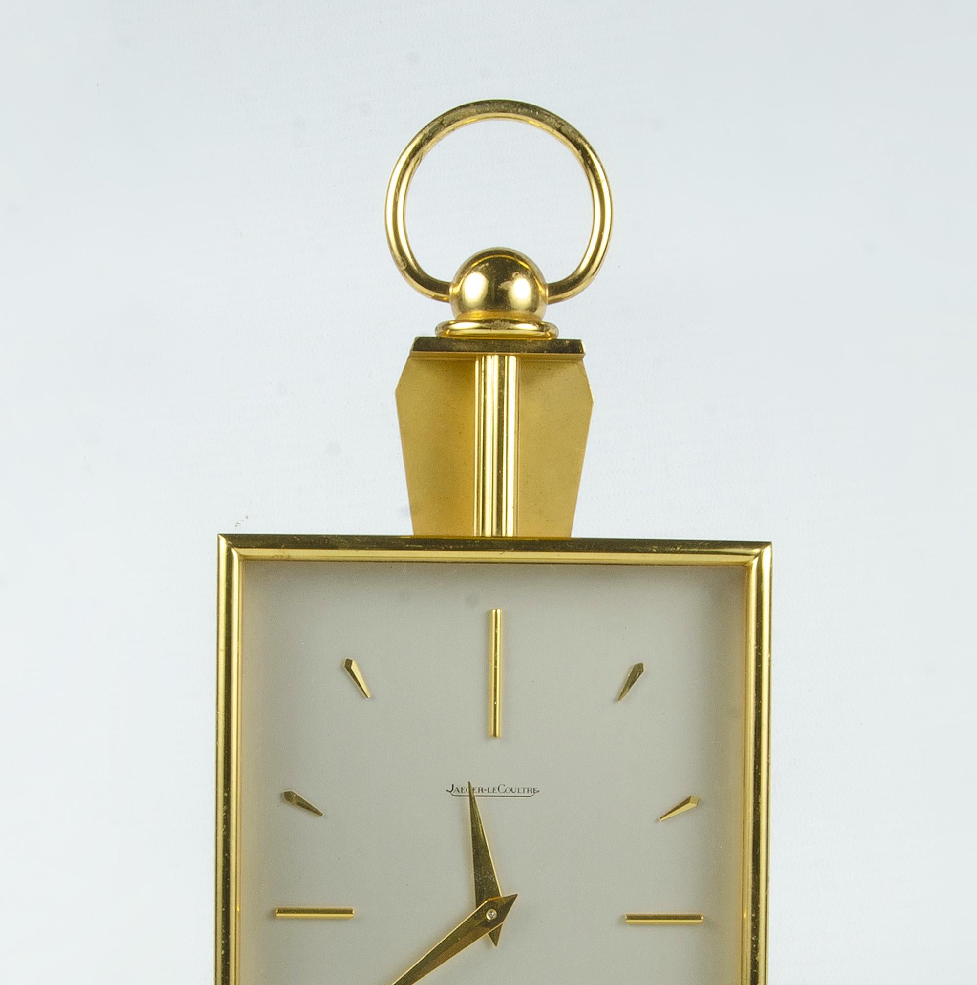 Mid-Century Swiss Modern Golden Brass 8-Days Movement Desk Clock by LeCoultre In Good Condition For Sale In North Miami, FL
