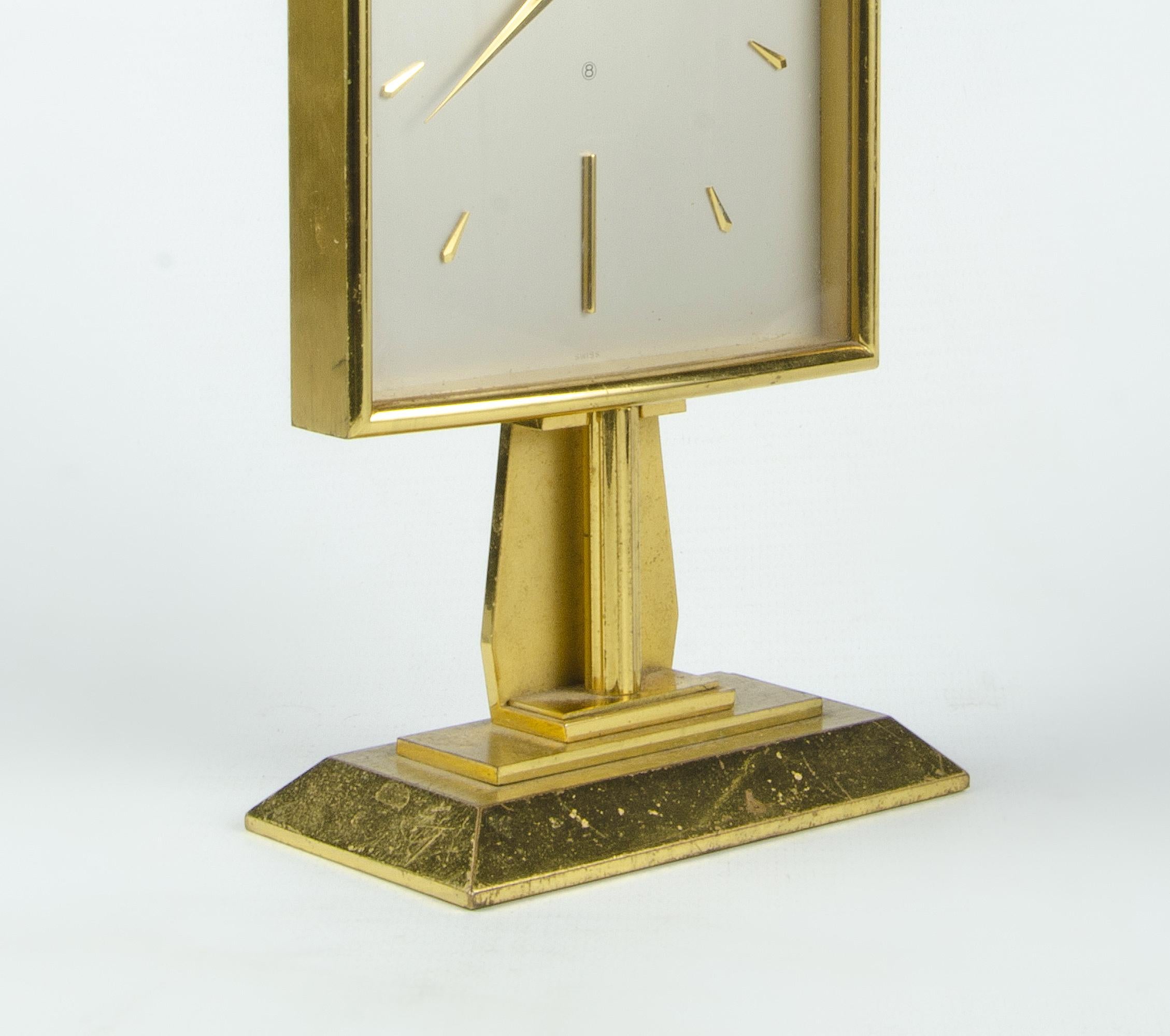 Mid-Century Swiss Modern Golden Brass 8-Days Movement Desk Clock by LeCoultre For Sale 2