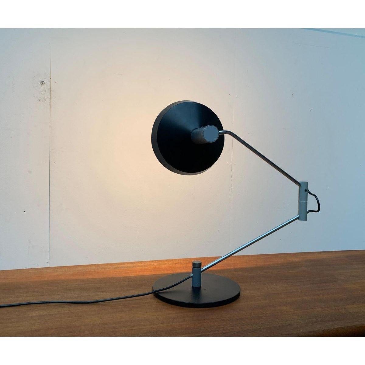 Mid-Century Swiss Pentarkus Table Lamp by Rosemarie and Rico Baltensweiler for Baltensweiler

Minimalist table lamp from the Swiss manufacturer Baltensweiler based on a design by Rosemarie and Rico Baltensweiler from the 50s.

A functional design.
