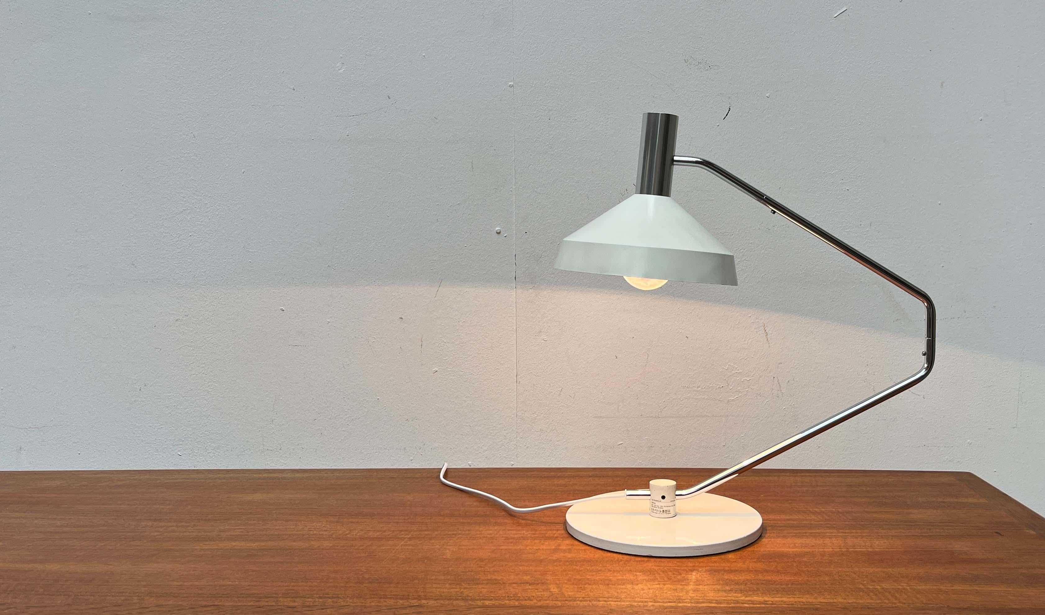 Métal Lampe de table Pentarkus suisse du milieu du siècle dernier par Rosemarie et Rico Baltensweiler, années 50 en vente