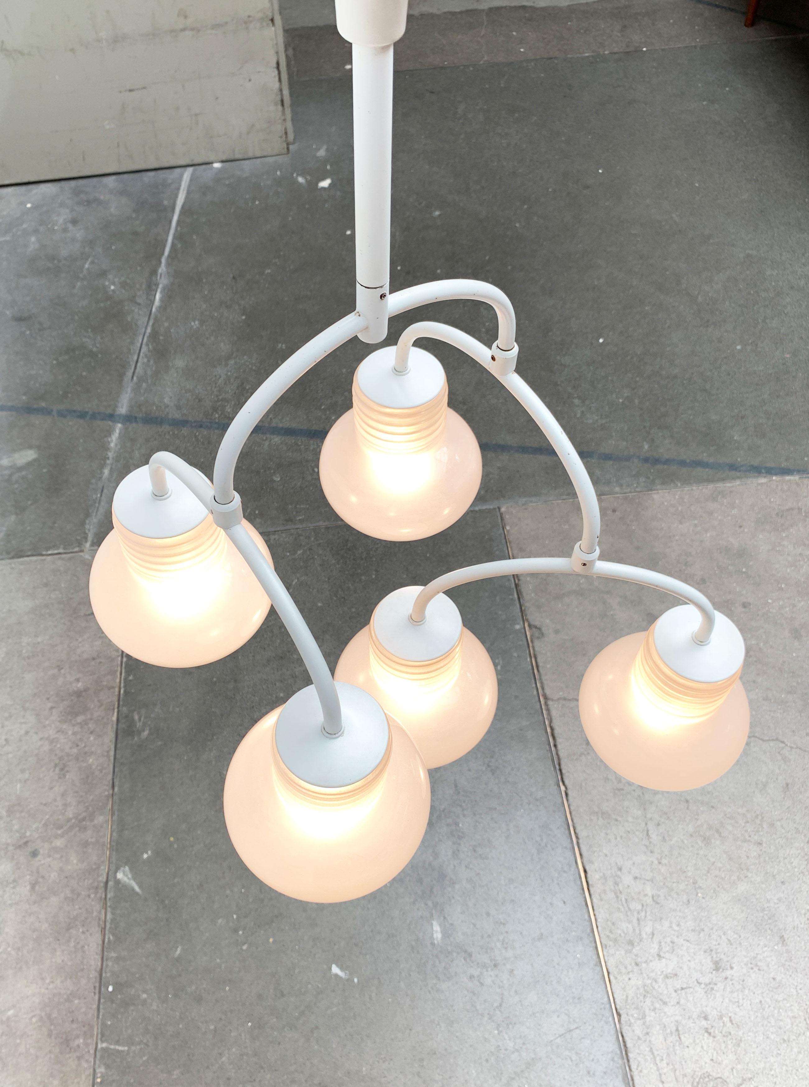 Mid-Century Modern Pendentif mobile suisse de l'ère spatiale du milieu du siècle dernier par E. R. Nele pour Temde en vente