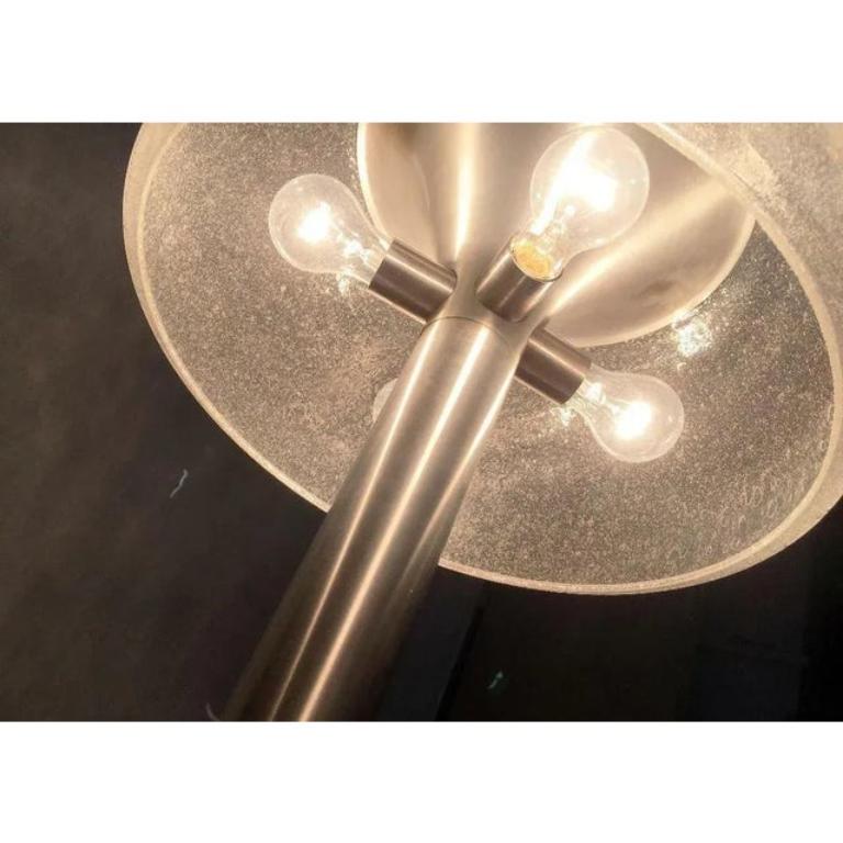 Imposing glass standing lamp in mushroom form from the renowned manufacturer Temde.

Functional light source and at the same time light object in the room. The extremely large diffuser hood made of glass is particularly striking on this design. The
