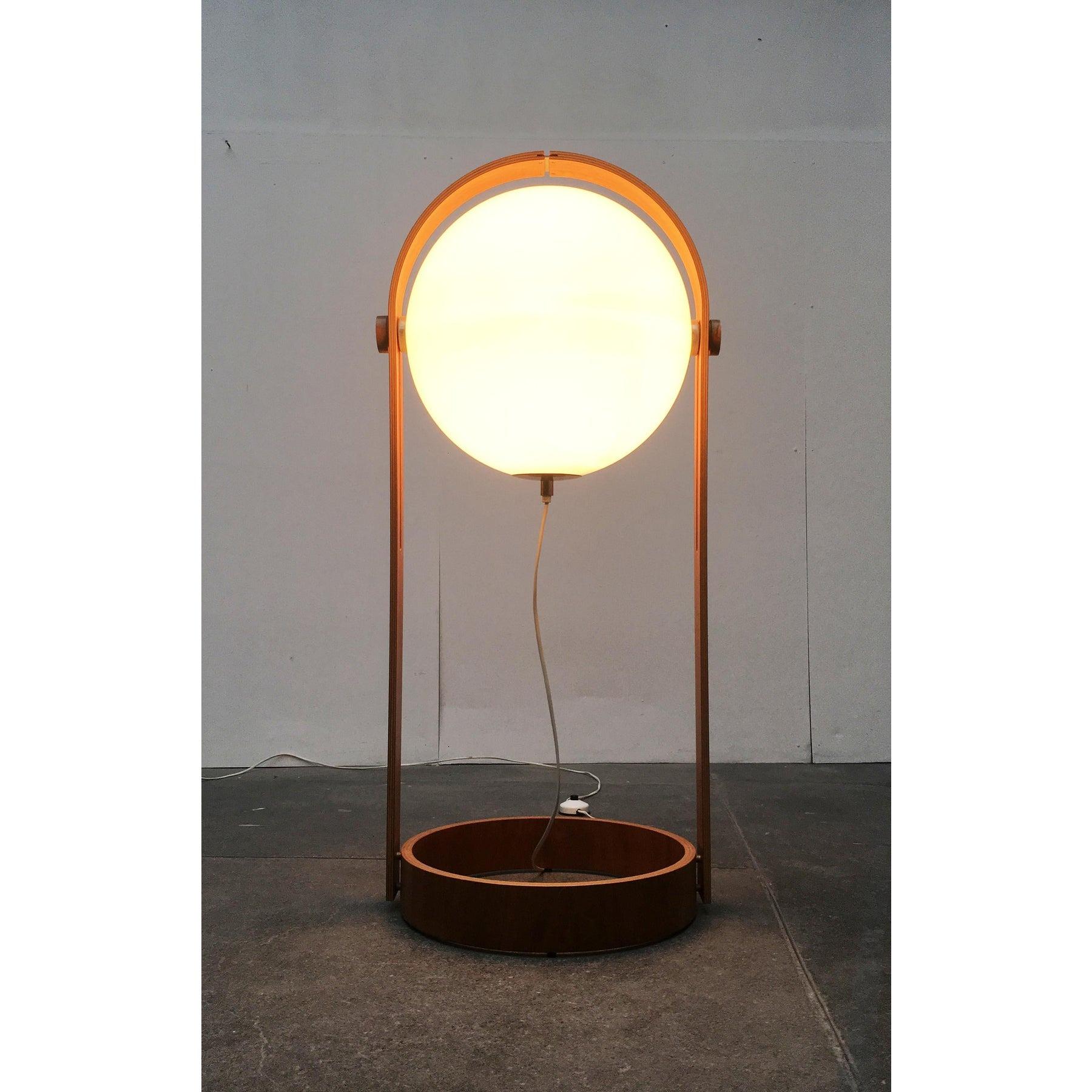 Lampada da terra in plastica e compensato di Temde, 1960, Svizzera, metà del secolo. in vendita 3