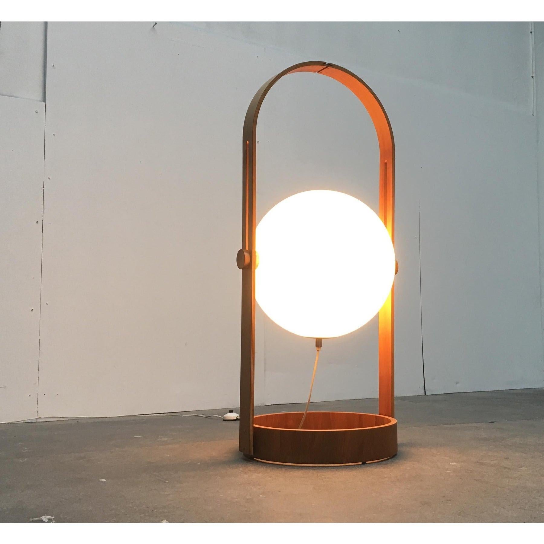 Lampada da terra in plastica e compensato di Temde, 1960, Svizzera, metà del secolo. in vendita 4