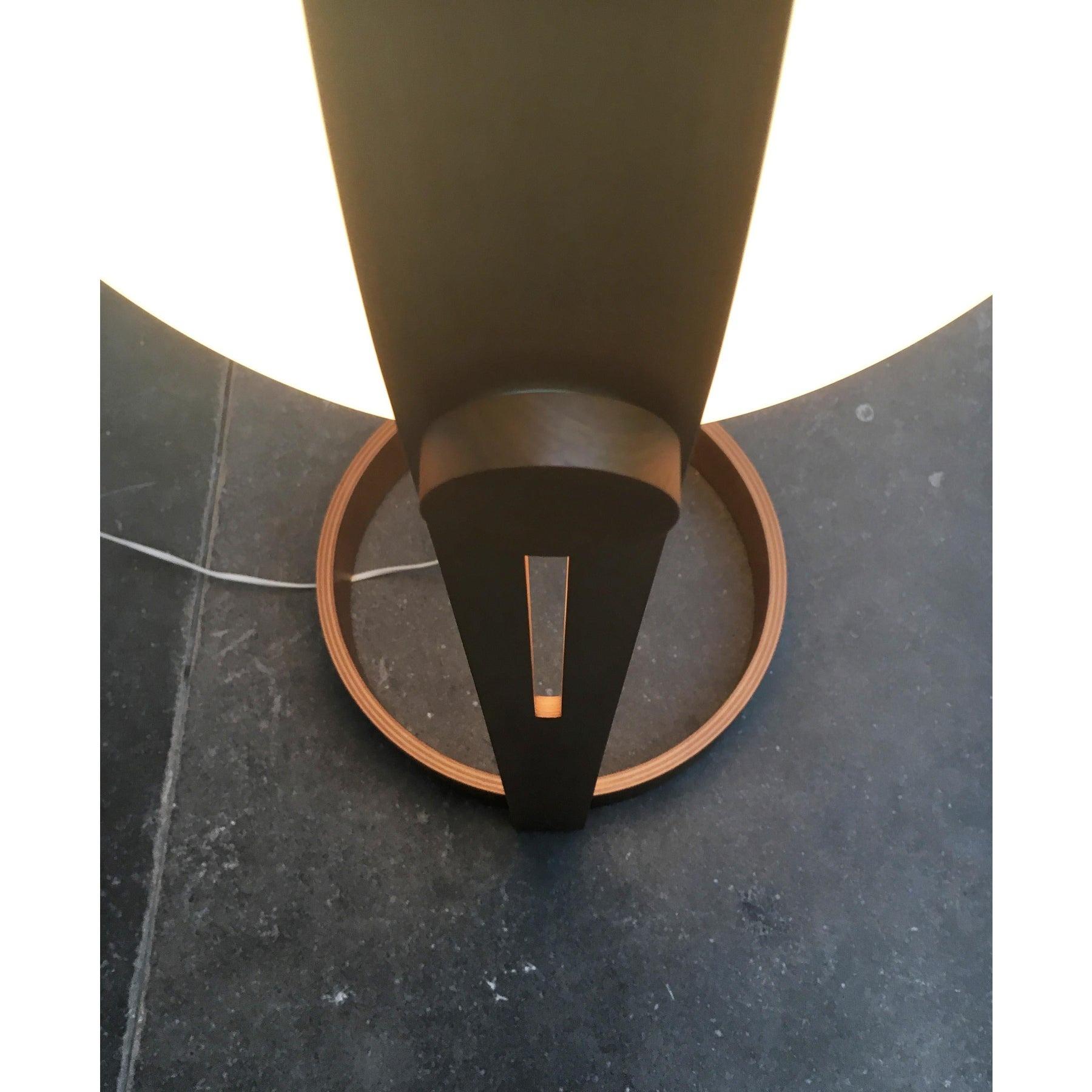 XX secolo Lampada da terra in plastica e compensato di Temde, 1960, Svizzera, metà del secolo. in vendita