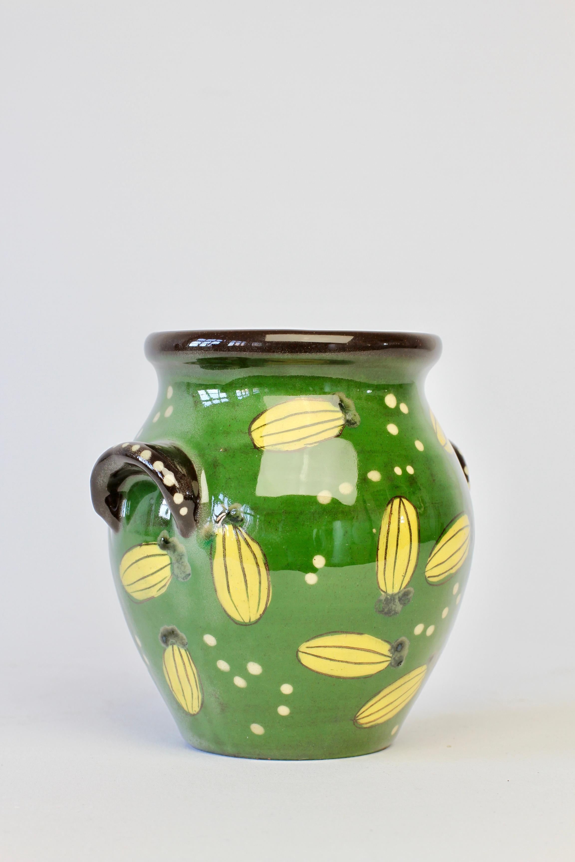 Mid-Century Swiss Studio Pottery Grün & Gelb Vase Topf Schweiz circa 1950s (Moderne der Mitte des Jahrhunderts) im Angebot
