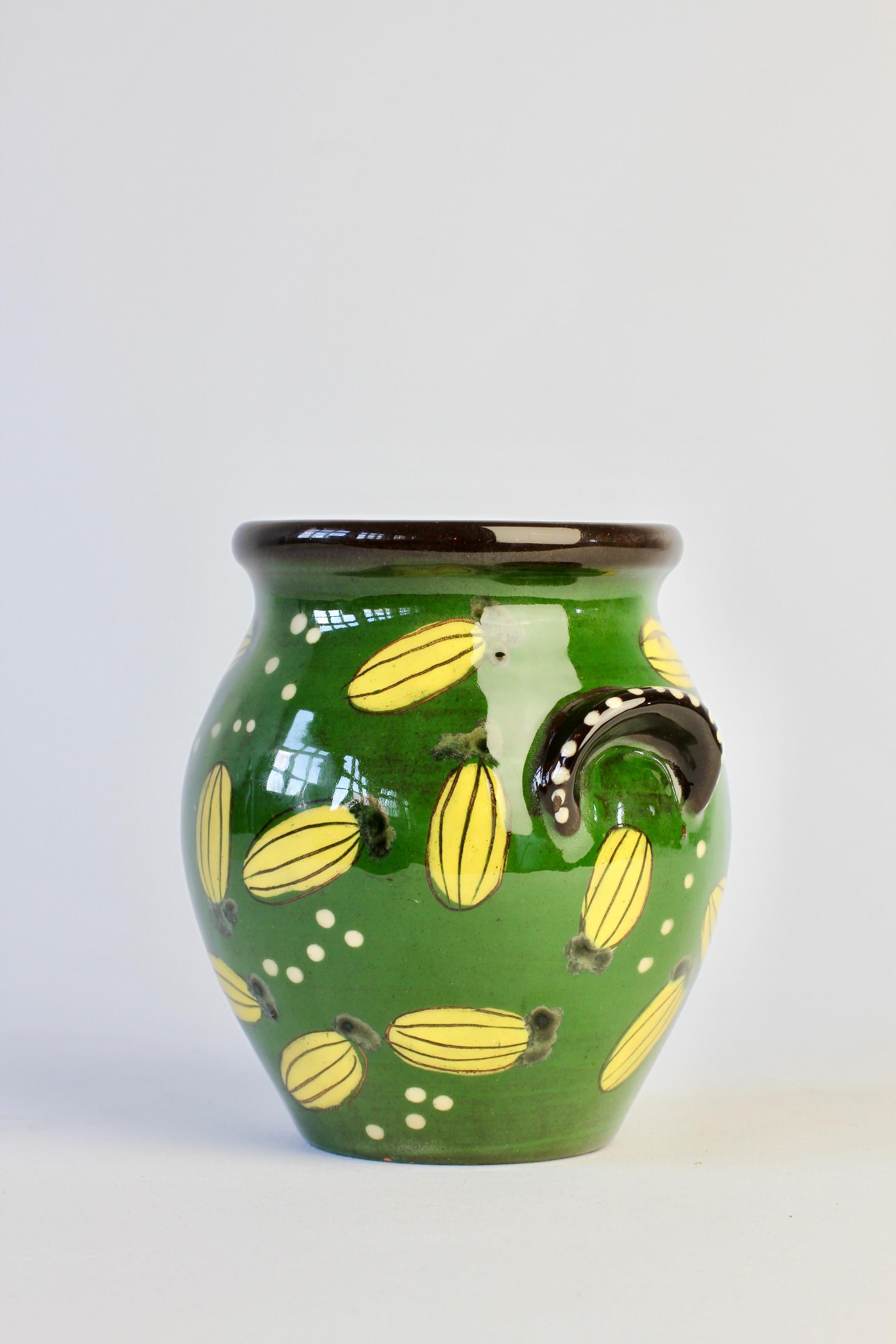 Mid-Century Swiss Studio Pottery Grün & Gelb Vase Topf Schweiz circa 1950s im Angebot 1