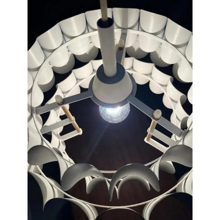 Lampada a sospensione in metallo bianco svizzero di metà secolo di H. H. Zender per Temde, anni '60 in vendita 4