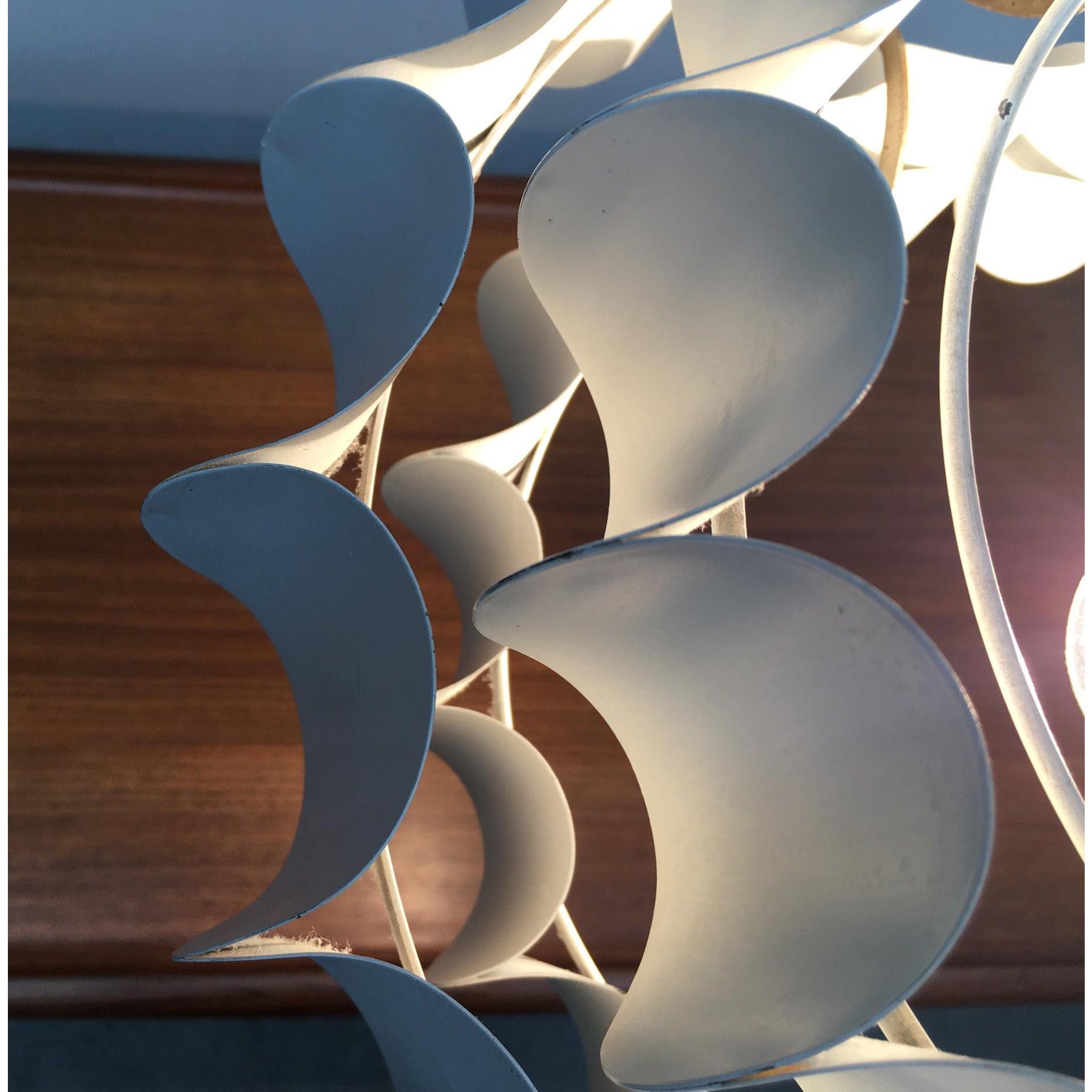 Lampada a sospensione in metallo bianco svizzero di metà secolo di H. H. Zender per Temde, anni '60 in vendita 5