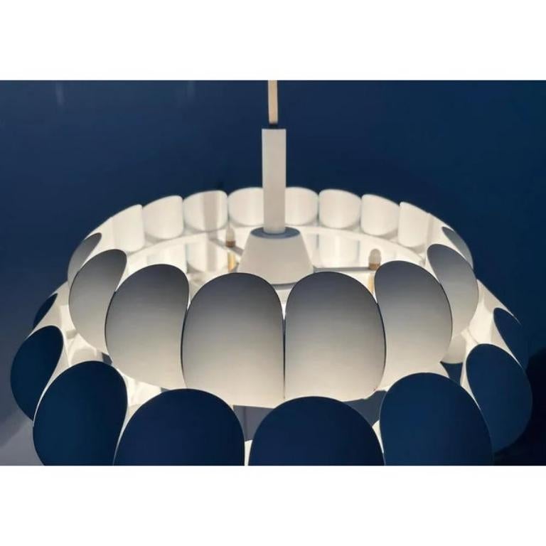 Metallo Lampada a sospensione in metallo bianco svizzero di metà secolo di H. H. Zender per Temde, anni '60 in vendita
