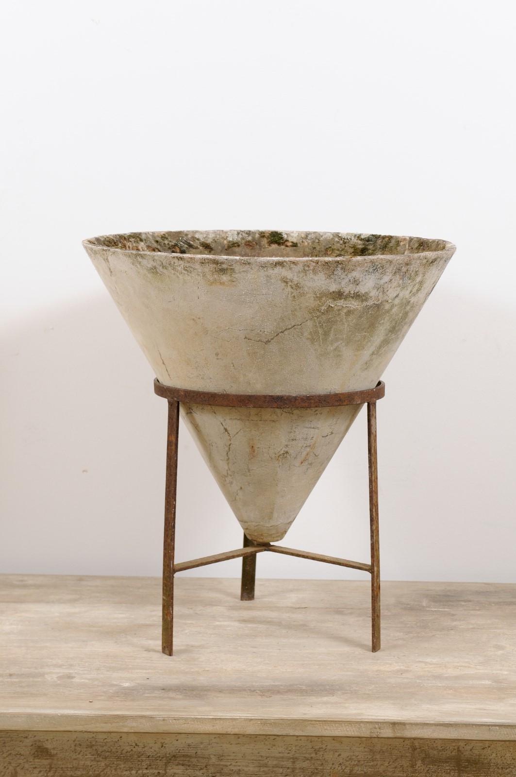 Midcentury Swiss Willy Guhl Cone Concrete Planter with Iron Stand 4