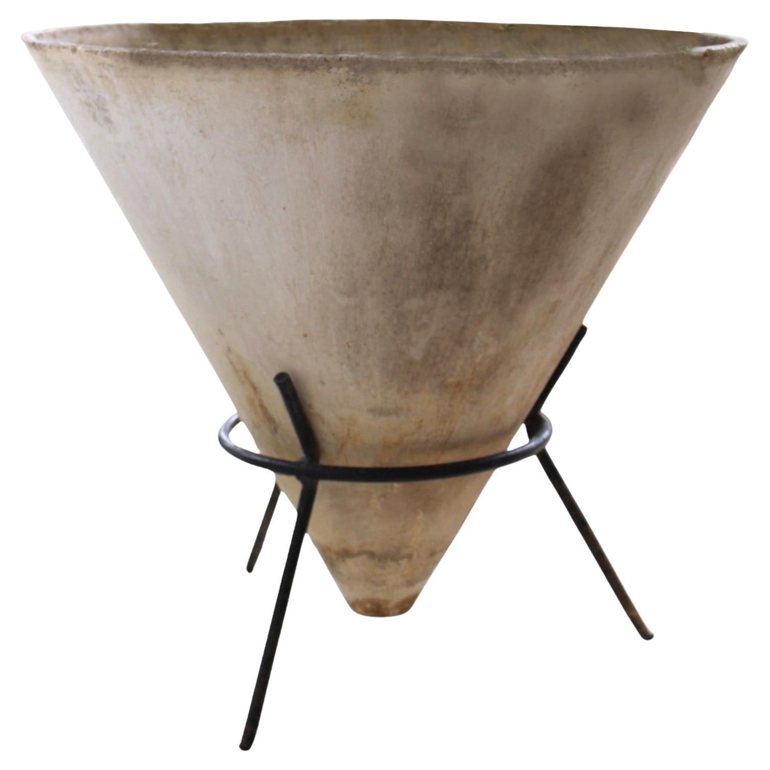 Jardinière conique du milieu du siècle de Willy Guhl avec support en vente