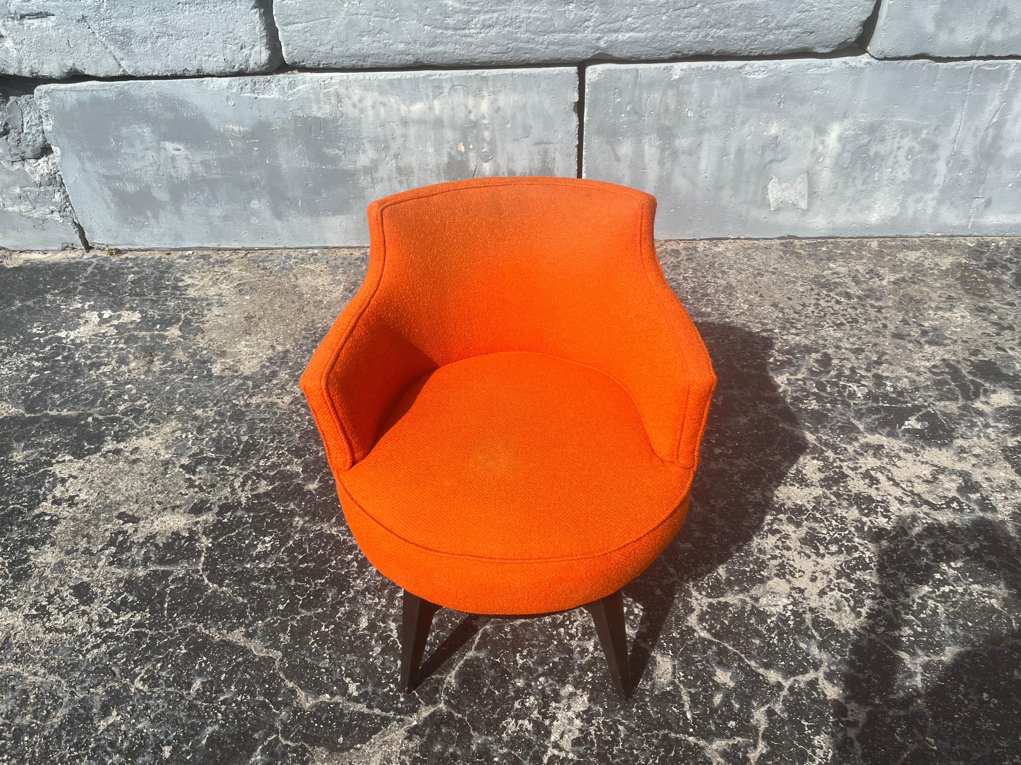 Tissu Chaise à accoudoir pivotante du milieu du siècle attribuée à Edward Wormley Dunbar, noir, orange en vente